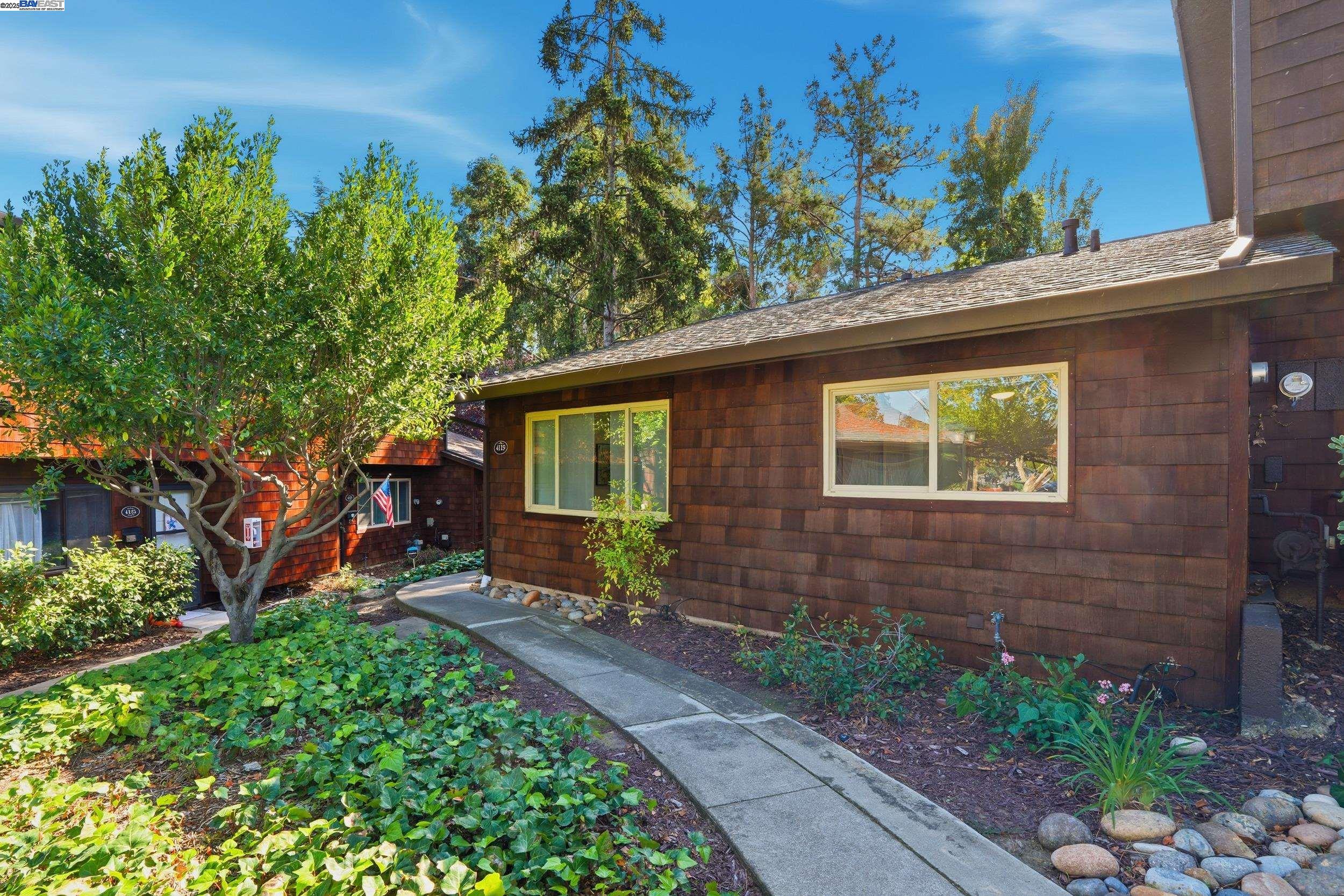 Detail Gallery Image 5 of 46 For 4119 Ravenwood Pl, Castro Valley,  CA 94546 - 2 Beds | 1 Baths