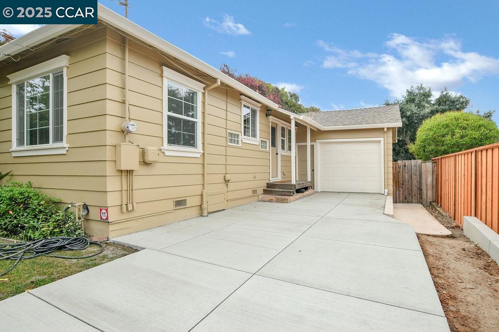 Detail Gallery Image 2 of 24 For 1830 Pine Street, Martinez,  CA 94553 - 3 Beds | 1 Baths