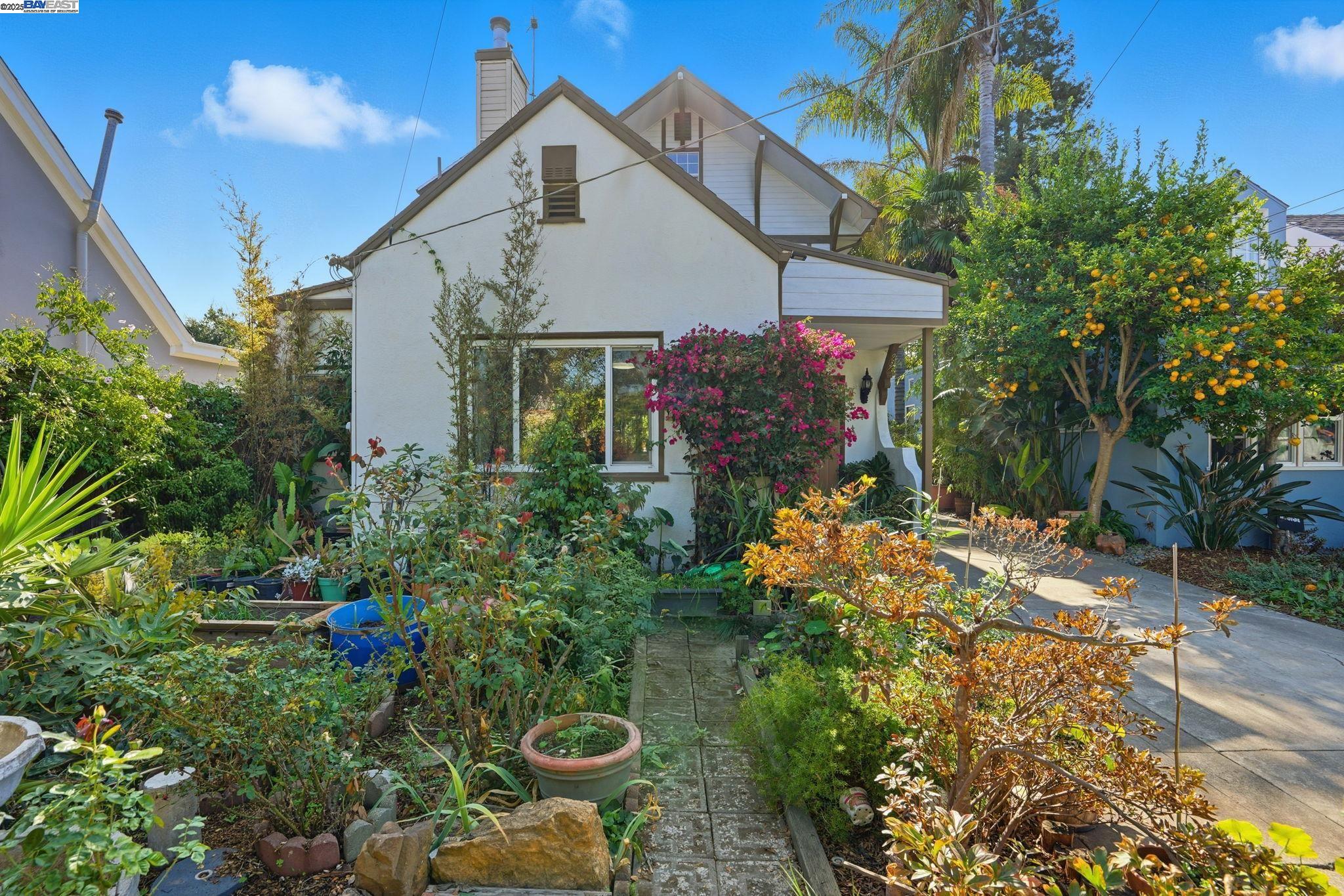 Detail Gallery Image 2 of 54 For 937 Helen Ave, San Leandro,  CA 94577 - 5 Beds | 3 Baths