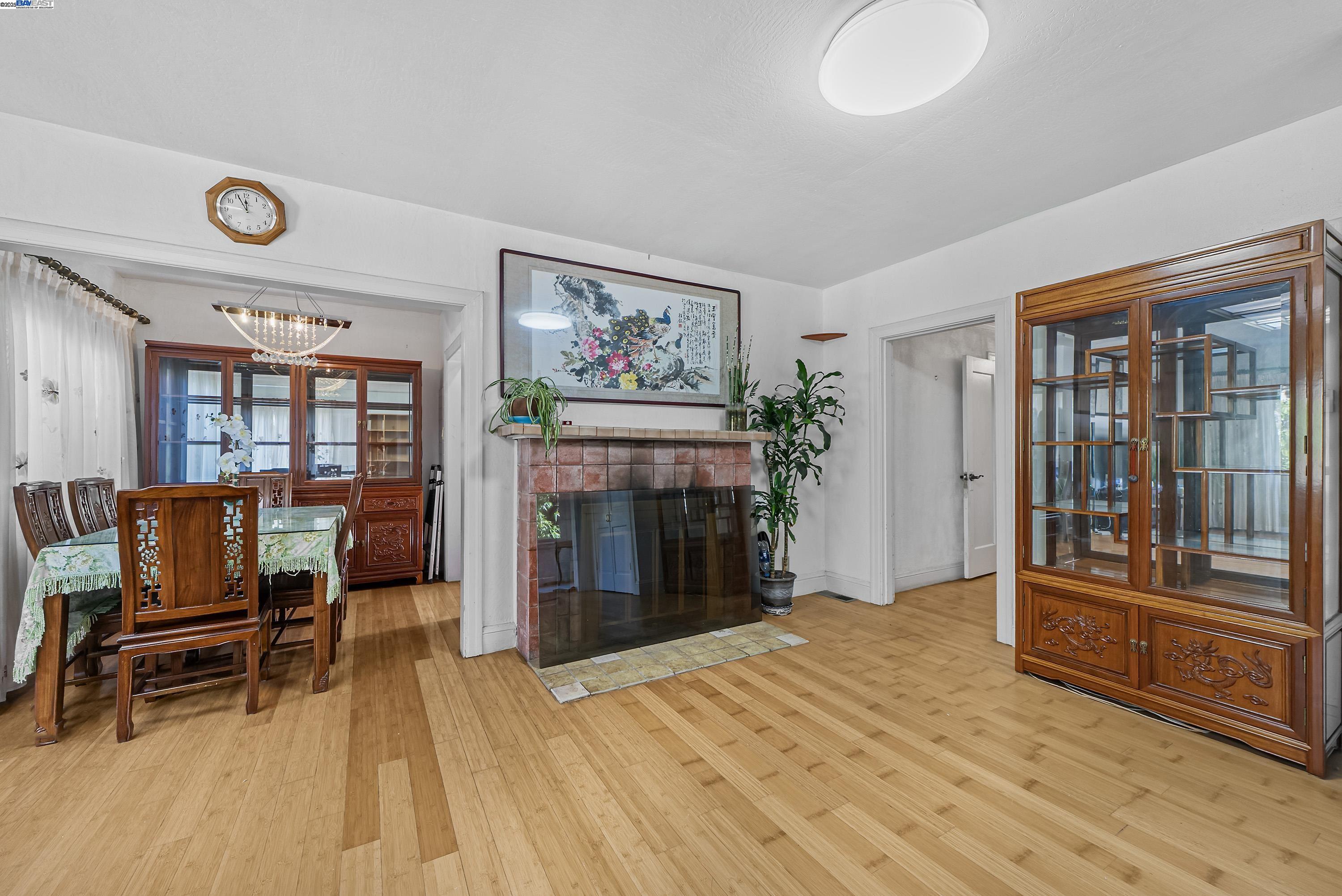 Detail Gallery Image 11 of 54 For 937 Helen Ave, San Leandro,  CA 94577 - 5 Beds | 3 Baths