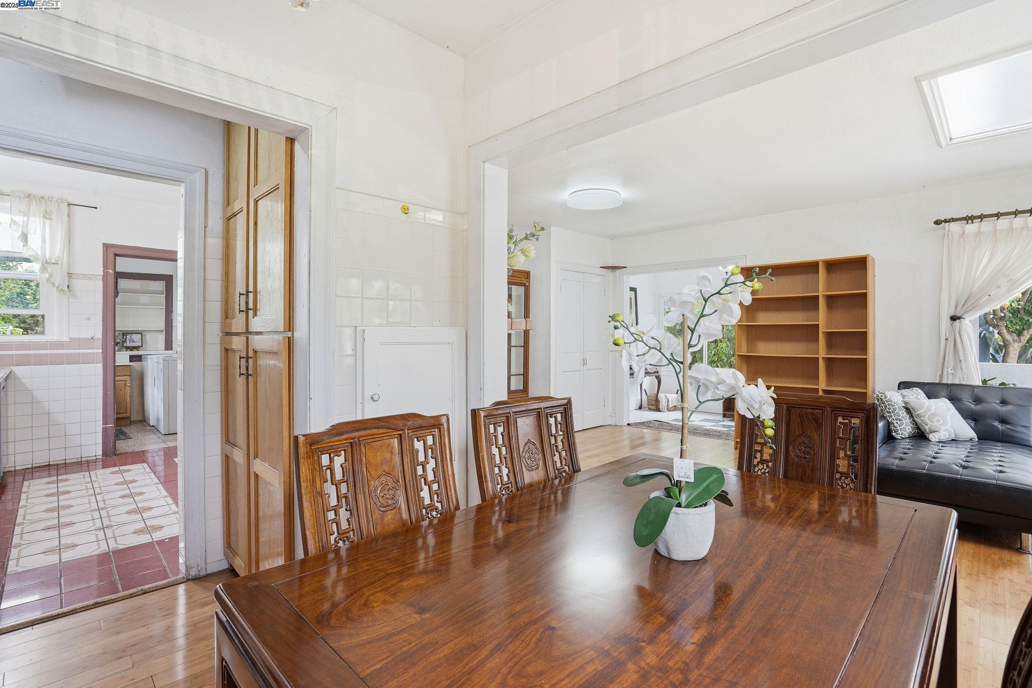 Detail Gallery Image 12 of 54 For 937 Helen Ave, San Leandro,  CA 94577 - 5 Beds | 3 Baths