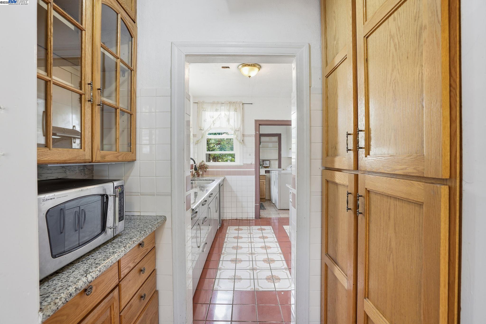 Detail Gallery Image 13 of 54 For 937 Helen Ave, San Leandro,  CA 94577 - 5 Beds | 3 Baths