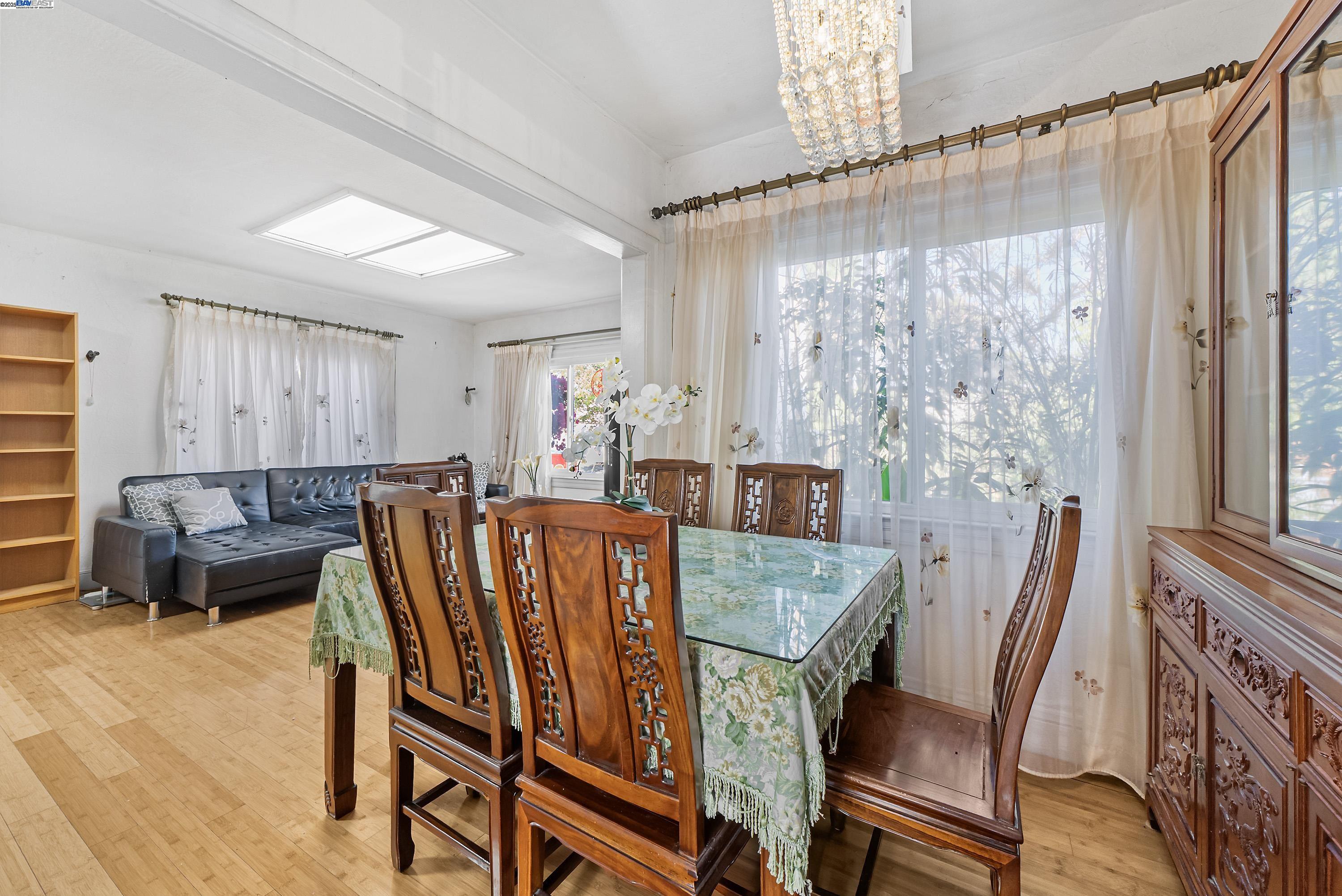 Detail Gallery Image 14 of 54 For 937 Helen Ave, San Leandro,  CA 94577 - 5 Beds | 3 Baths