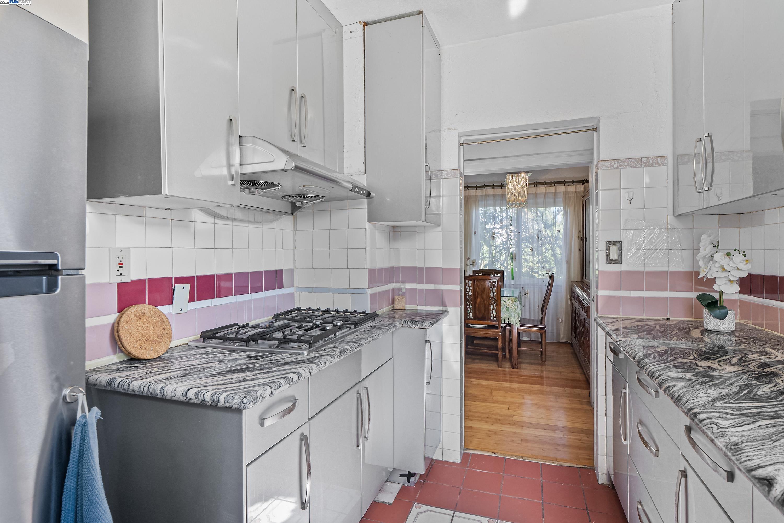 Detail Gallery Image 17 of 54 For 937 Helen Ave, San Leandro,  CA 94577 - 5 Beds | 3 Baths