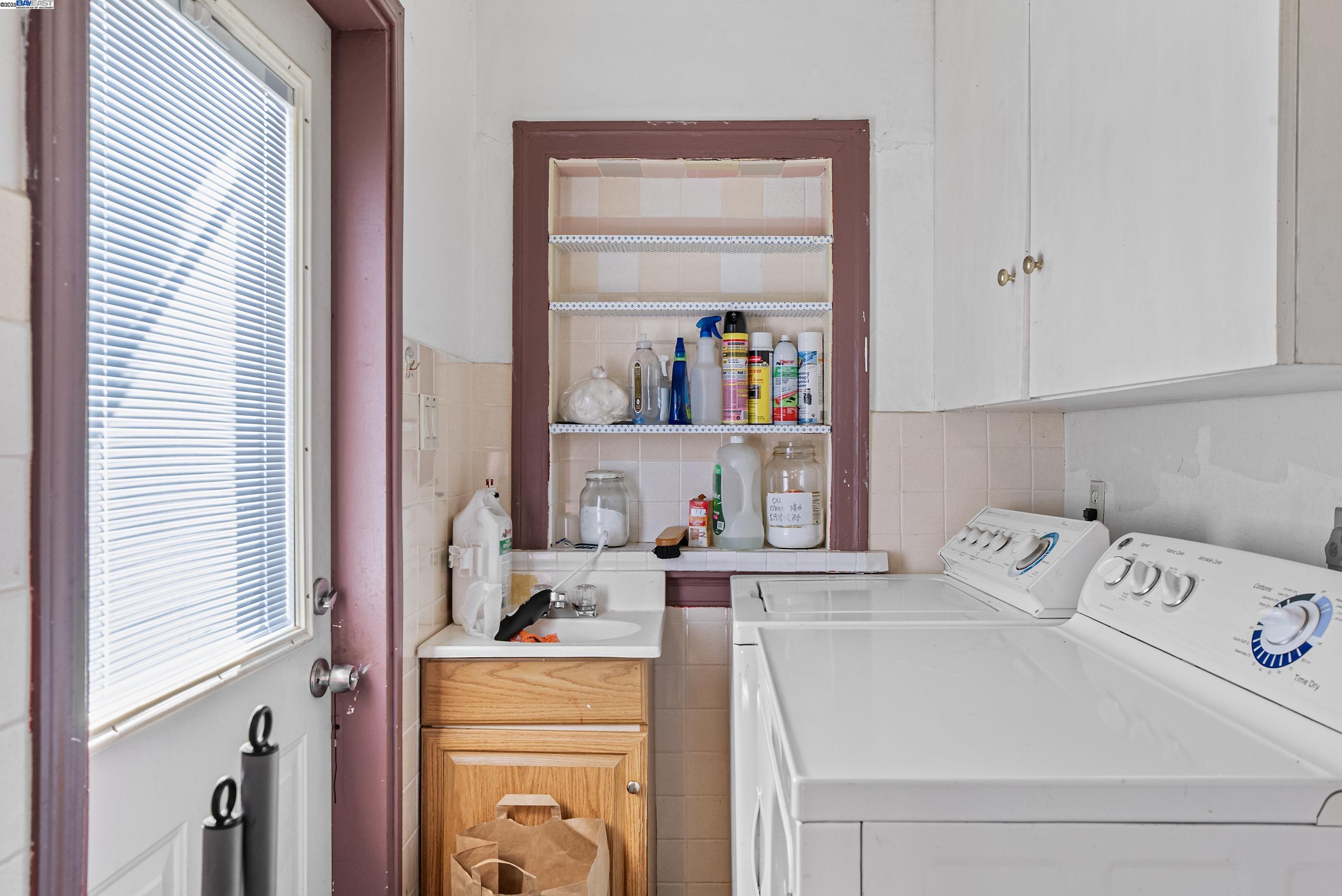 Detail Gallery Image 18 of 54 For 937 Helen Ave, San Leandro,  CA 94577 - 5 Beds | 3 Baths