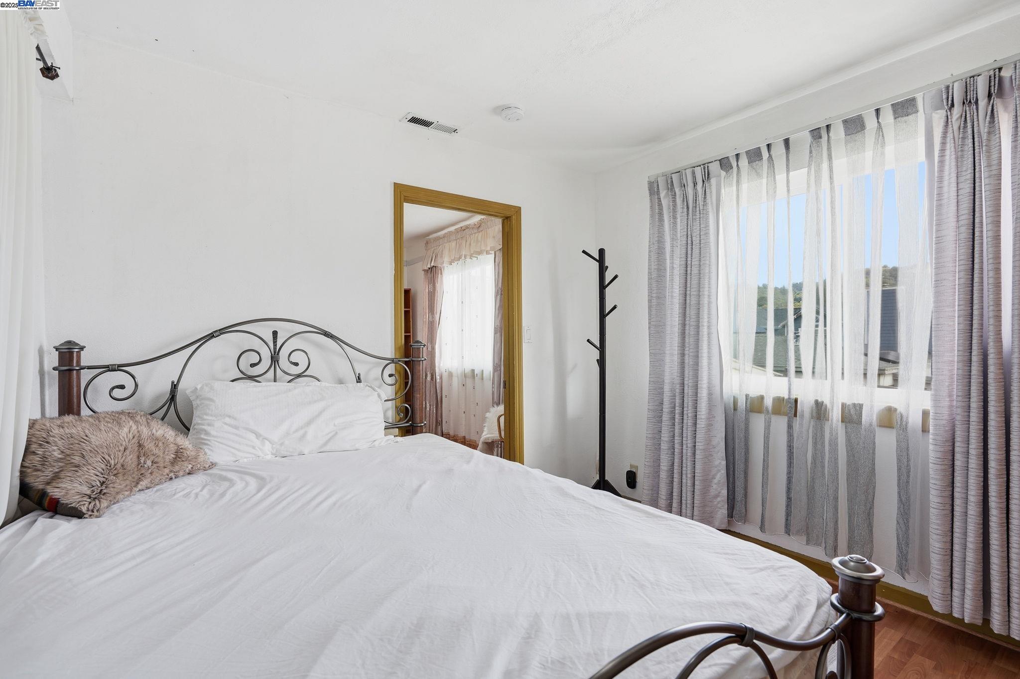 Detail Gallery Image 19 of 54 For 937 Helen Ave, San Leandro,  CA 94577 - 5 Beds | 3 Baths