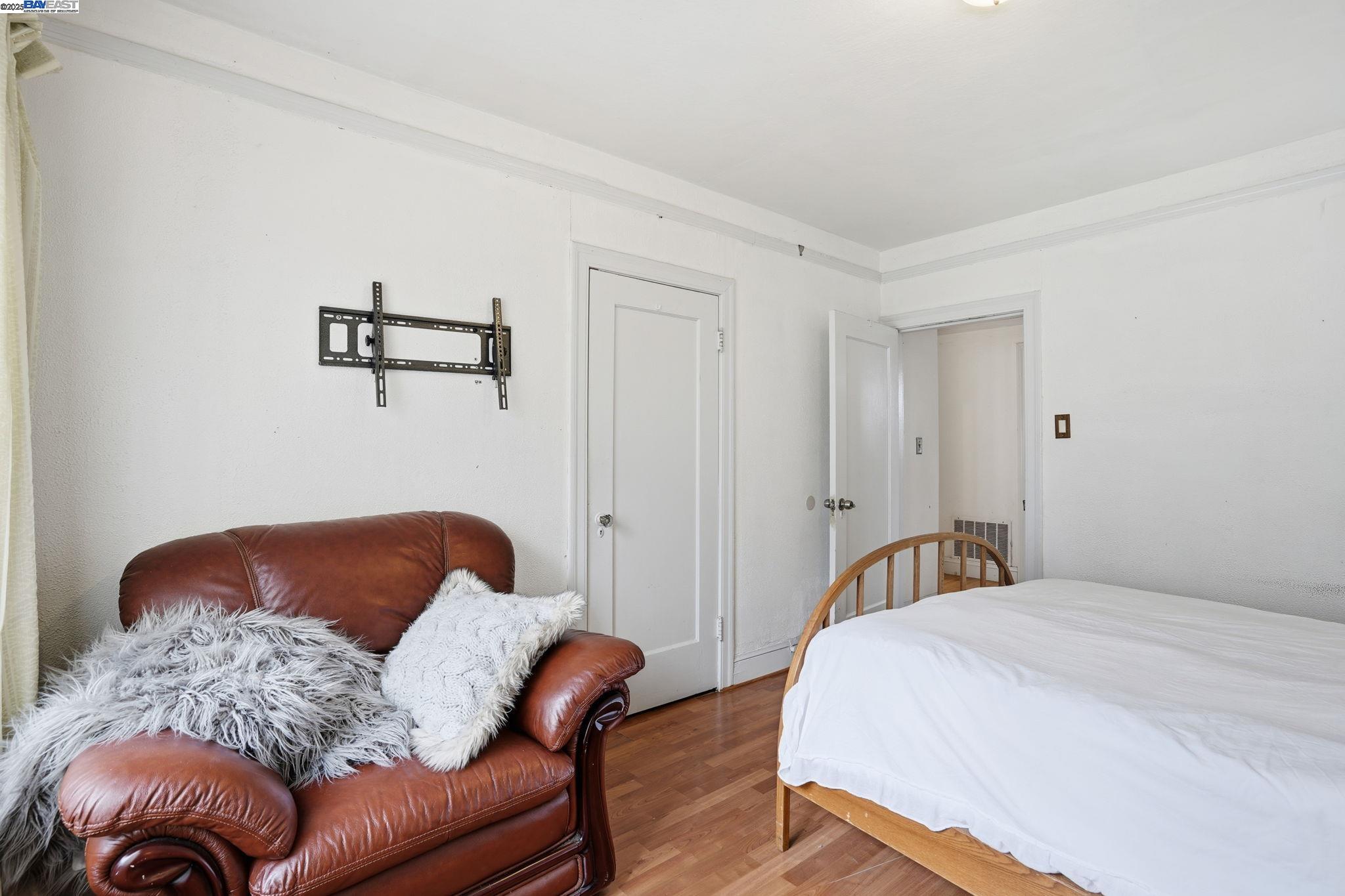 Detail Gallery Image 21 of 54 For 937 Helen Ave, San Leandro,  CA 94577 - 5 Beds | 3 Baths