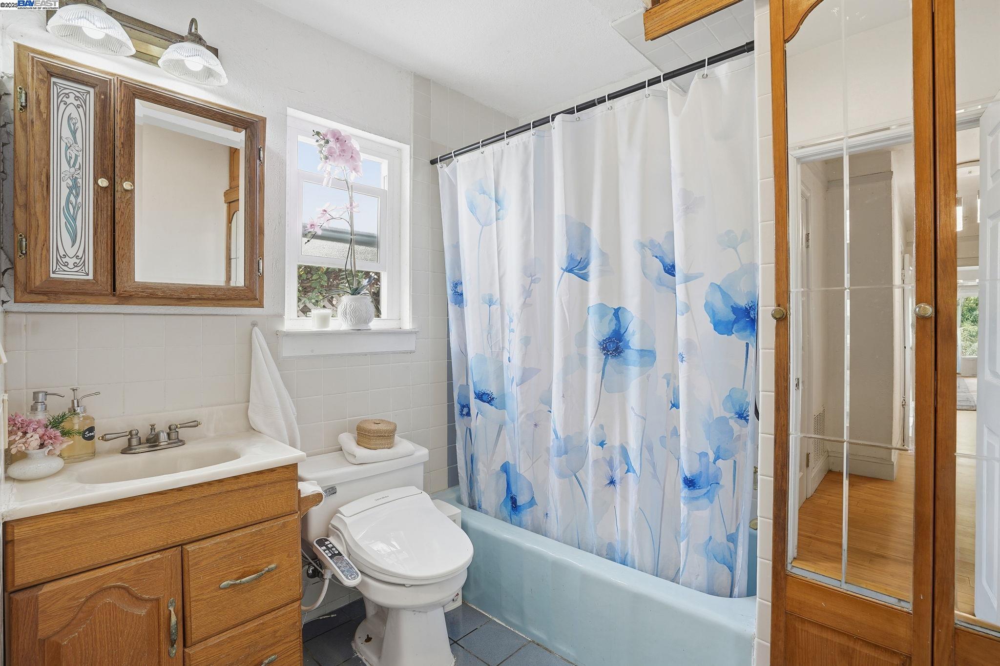 Detail Gallery Image 25 of 54 For 937 Helen Ave, San Leandro,  CA 94577 - 5 Beds | 3 Baths