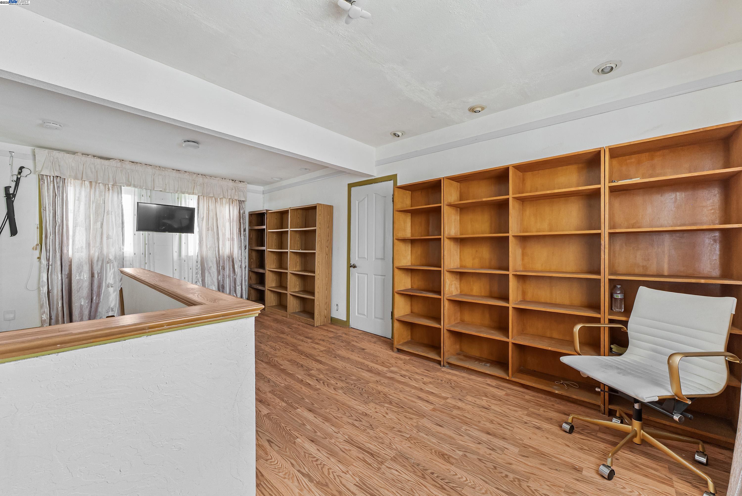 Detail Gallery Image 28 of 54 For 937 Helen Ave, San Leandro,  CA 94577 - 5 Beds | 3 Baths