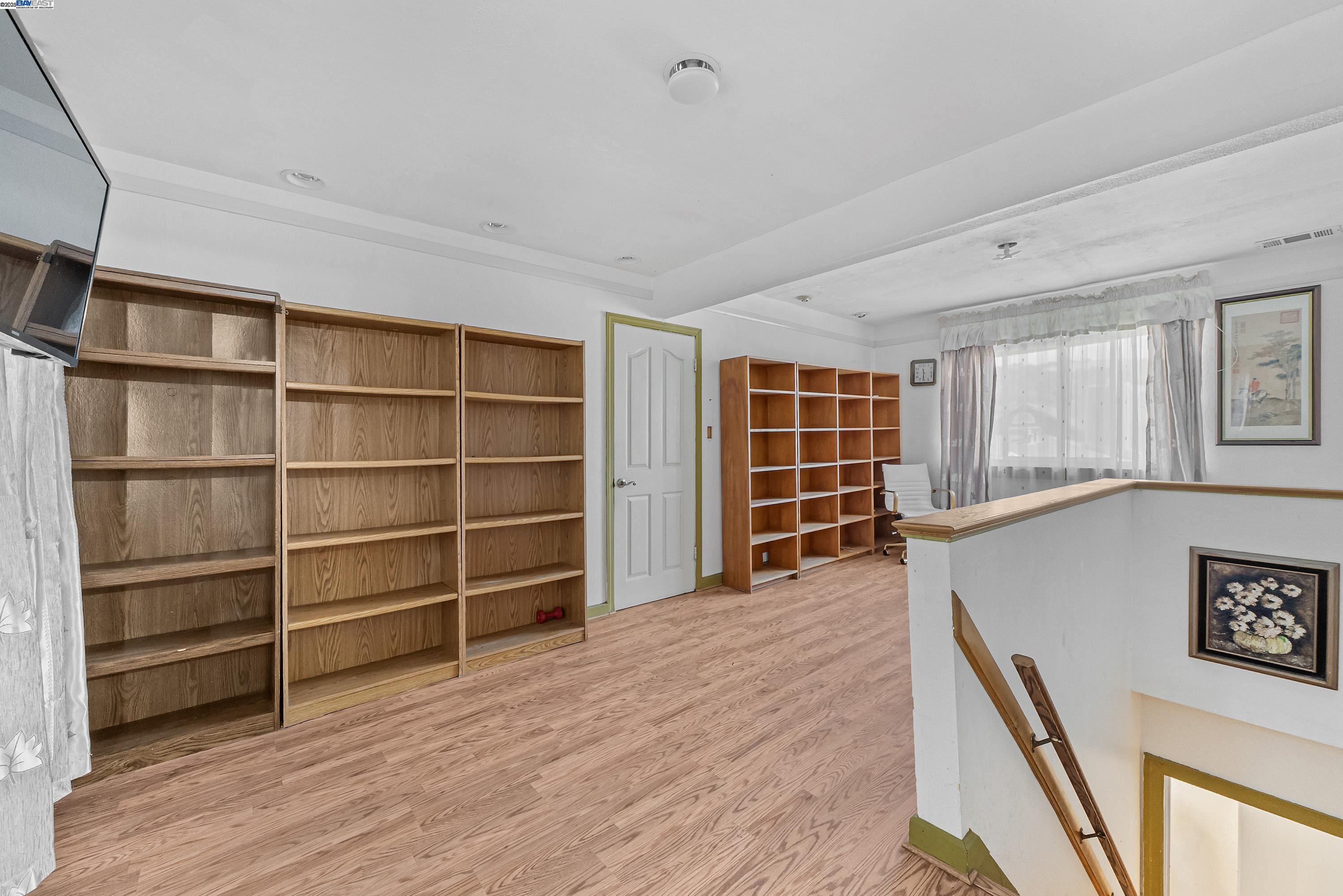 Detail Gallery Image 30 of 54 For 937 Helen Ave, San Leandro,  CA 94577 - 5 Beds | 3 Baths