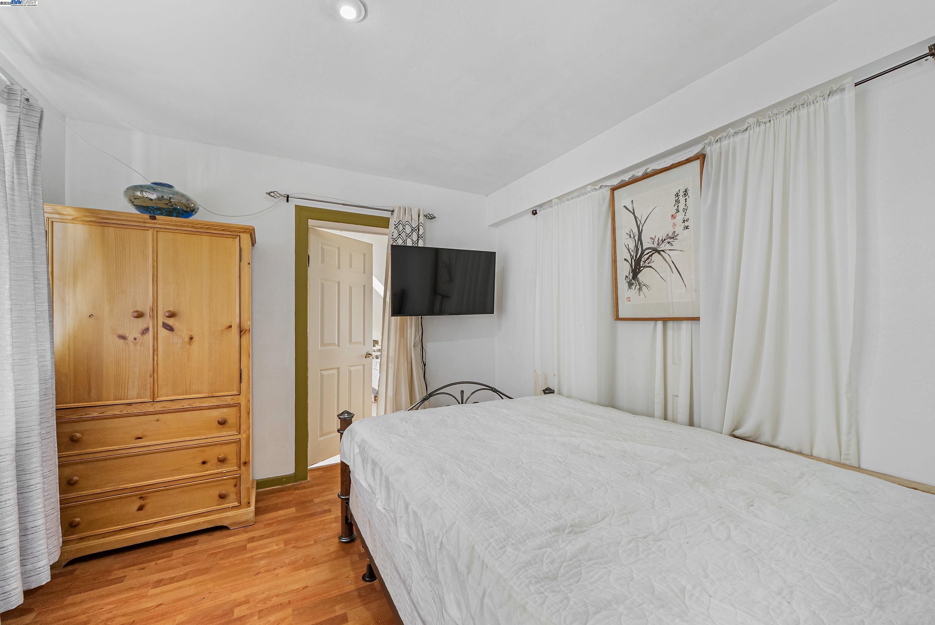 Detail Gallery Image 32 of 54 For 937 Helen Ave, San Leandro,  CA 94577 - 5 Beds | 3 Baths