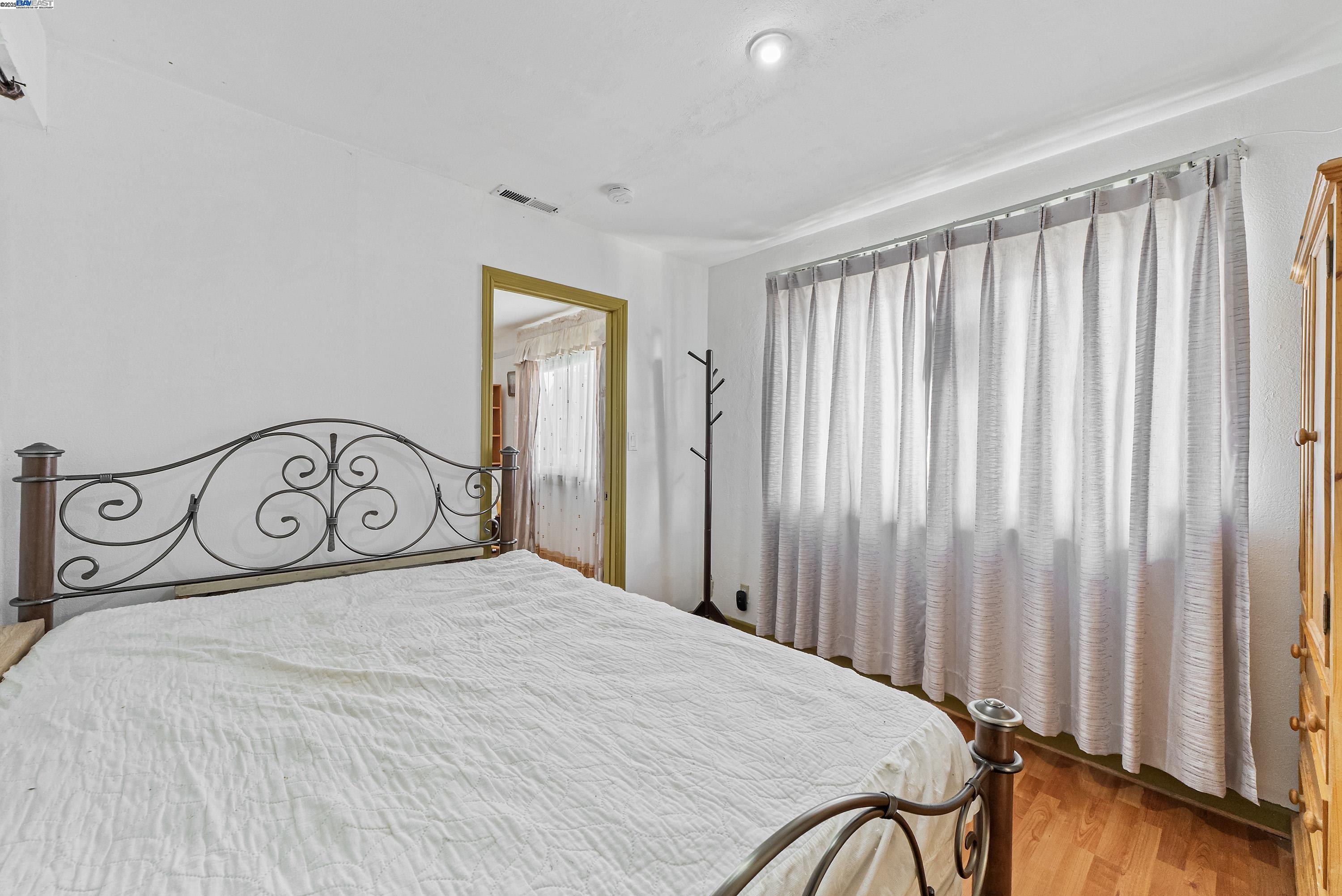 Detail Gallery Image 33 of 54 For 937 Helen Ave, San Leandro,  CA 94577 - 5 Beds | 3 Baths