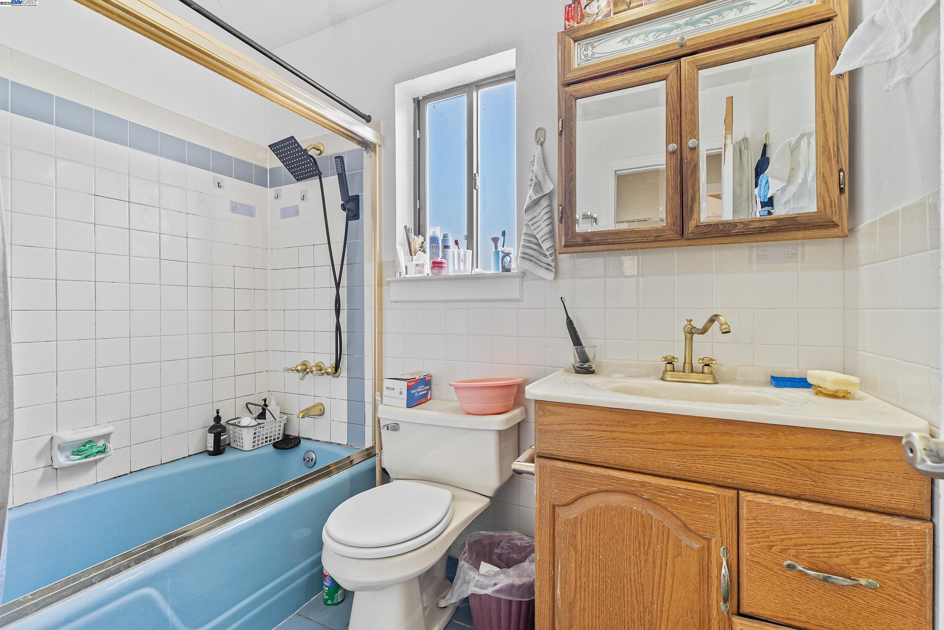 Detail Gallery Image 39 of 54 For 937 Helen Ave, San Leandro,  CA 94577 - 5 Beds | 3 Baths