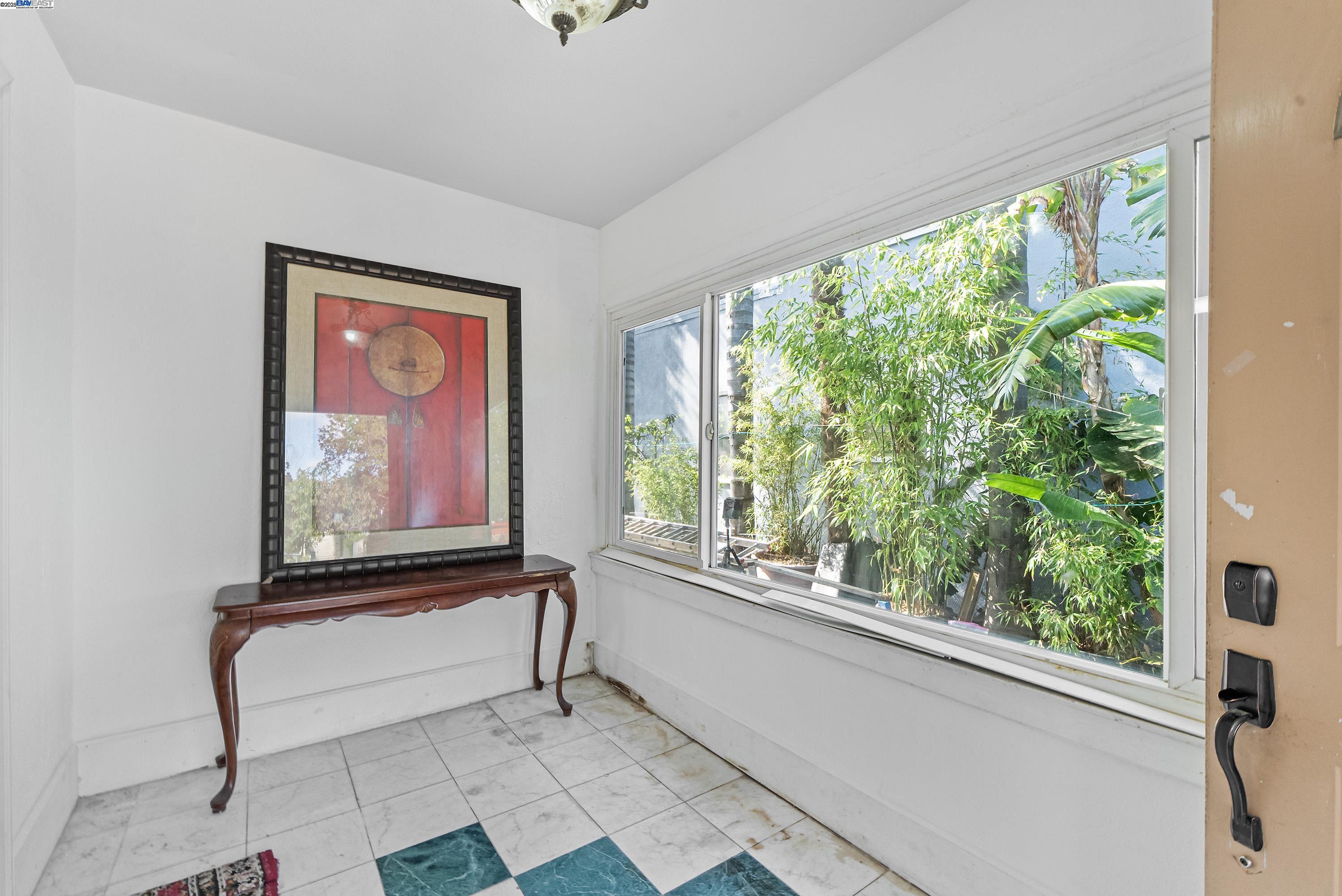 Detail Gallery Image 5 of 54 For 937 Helen Ave, San Leandro,  CA 94577 - 5 Beds | 3 Baths