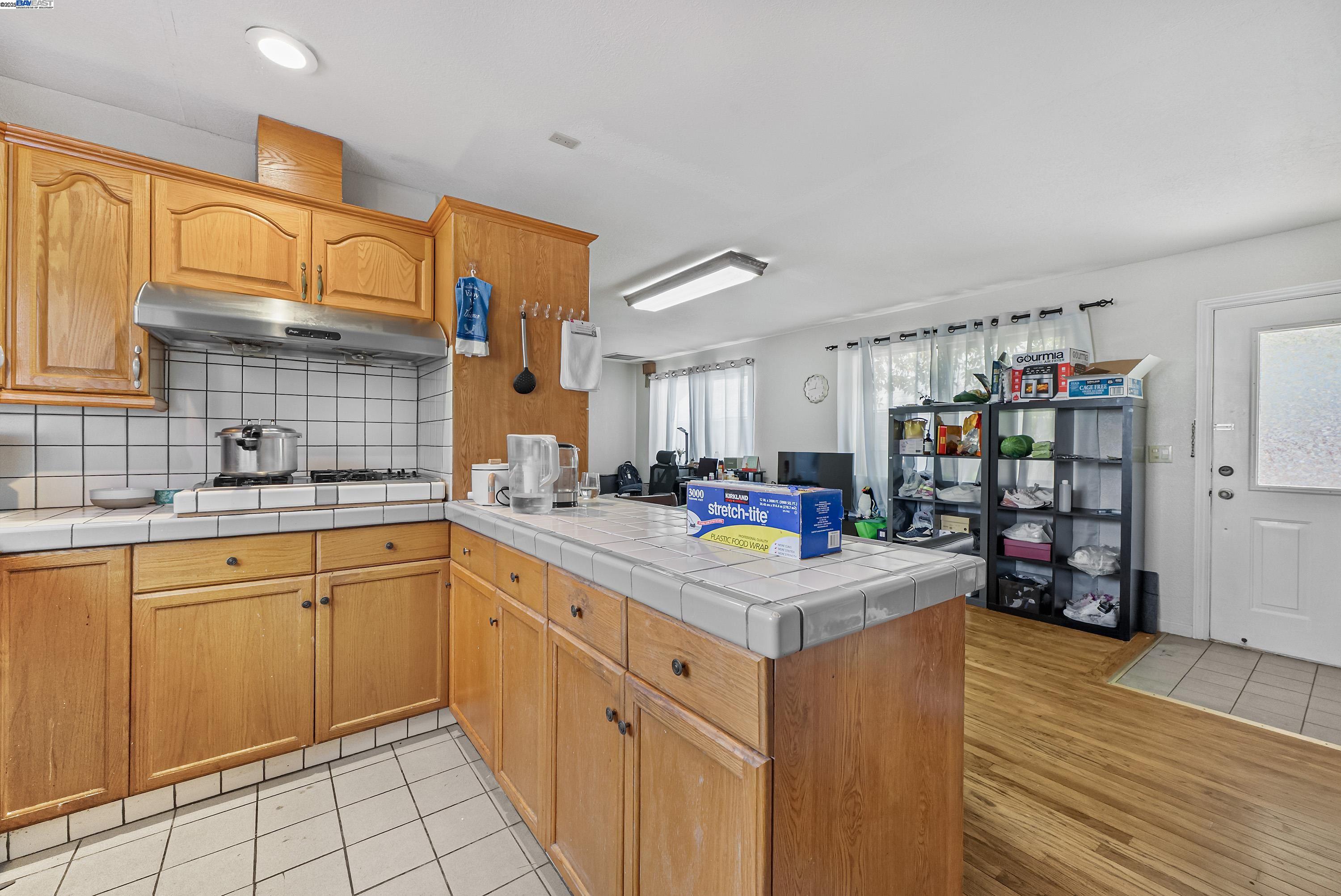 Detail Gallery Image 42 of 54 For 937 Helen Ave, San Leandro,  CA 94577 - 5 Beds | 3 Baths