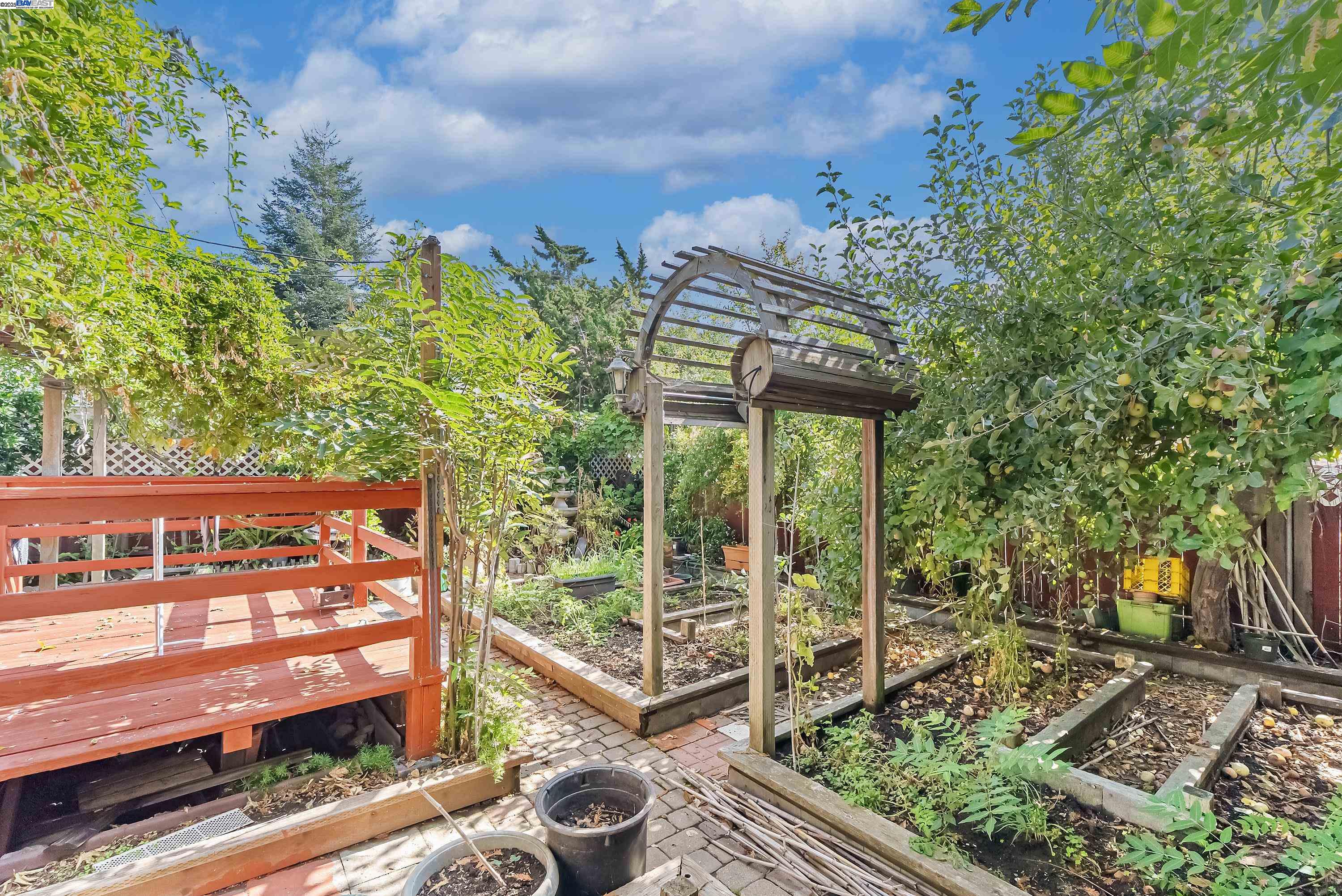 Detail Gallery Image 49 of 54 For 937 Helen Ave, San Leandro,  CA 94577 - 5 Beds | 3 Baths