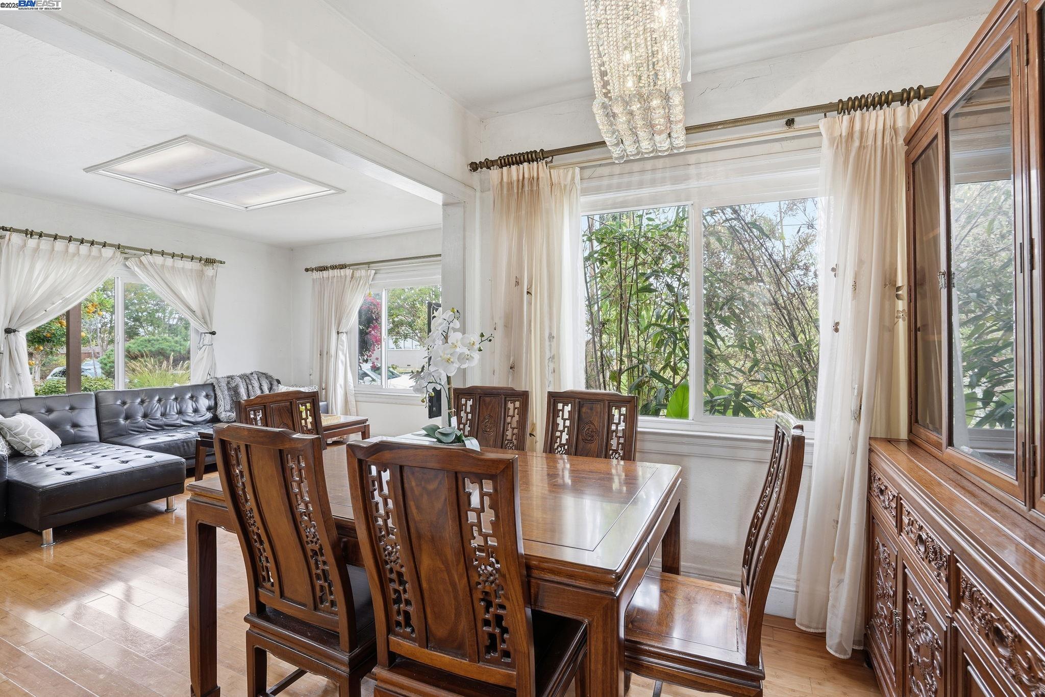 Detail Gallery Image 8 of 54 For 937 Helen Ave, San Leandro,  CA 94577 - 5 Beds | 3 Baths