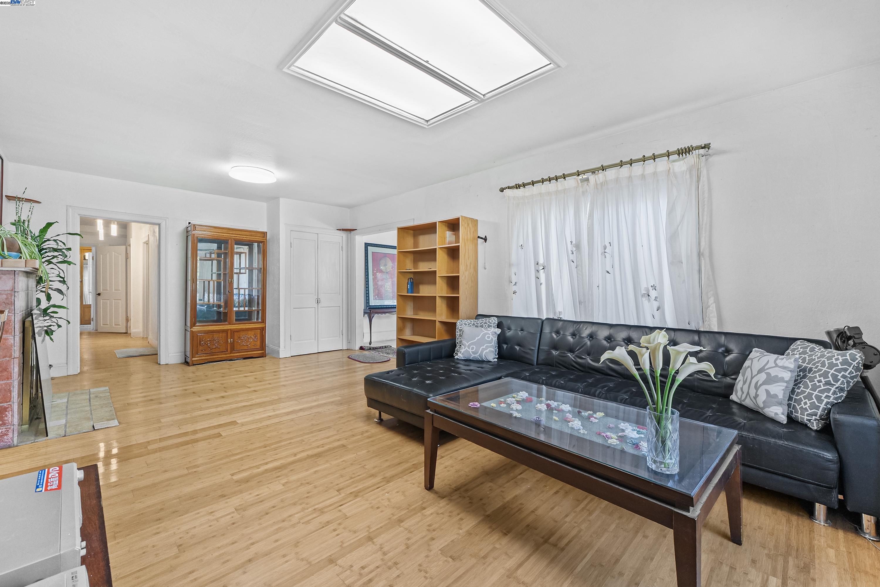 Detail Gallery Image 9 of 54 For 937 Helen Ave, San Leandro,  CA 94577 - 5 Beds | 3 Baths