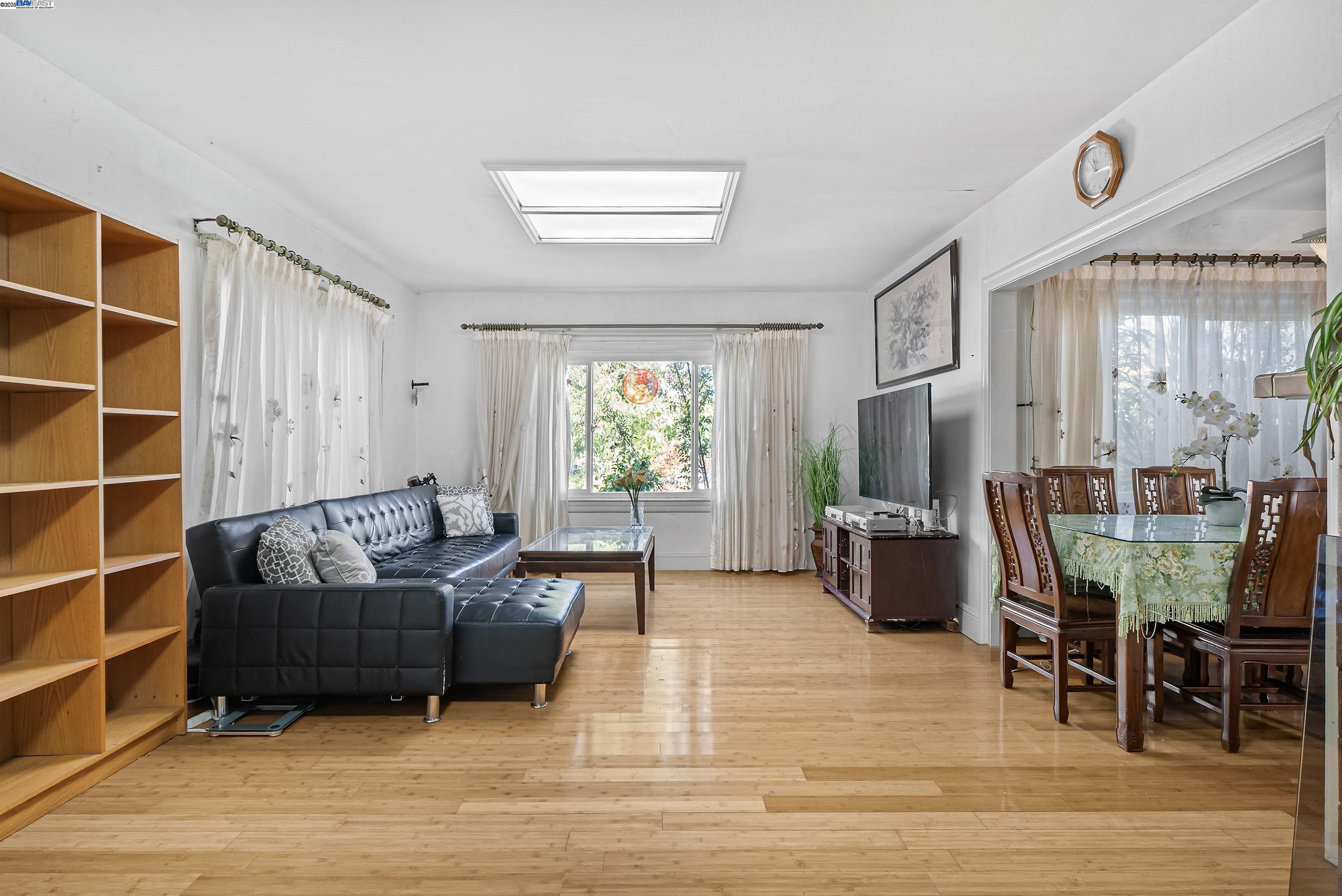 Detail Gallery Image 10 of 54 For 937 Helen Ave, San Leandro,  CA 94577 - 5 Beds | 3 Baths