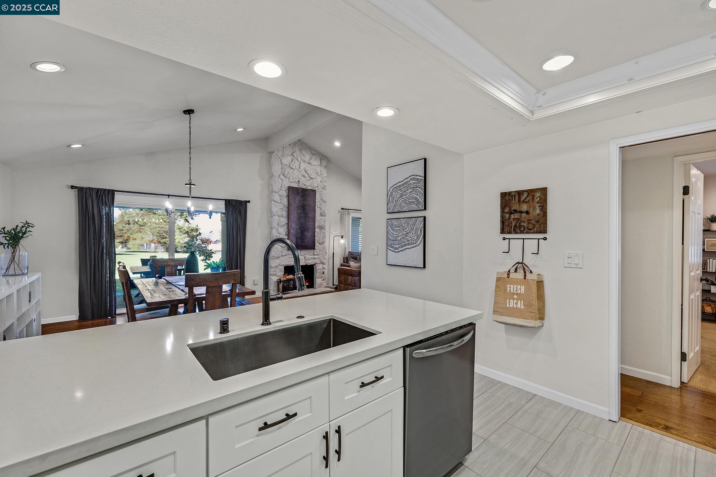 Detail Gallery Image 16 of 41 For 3716 Mesa Vista Dr, San Ramon,  CA 94583 - 3 Beds | 2 Baths