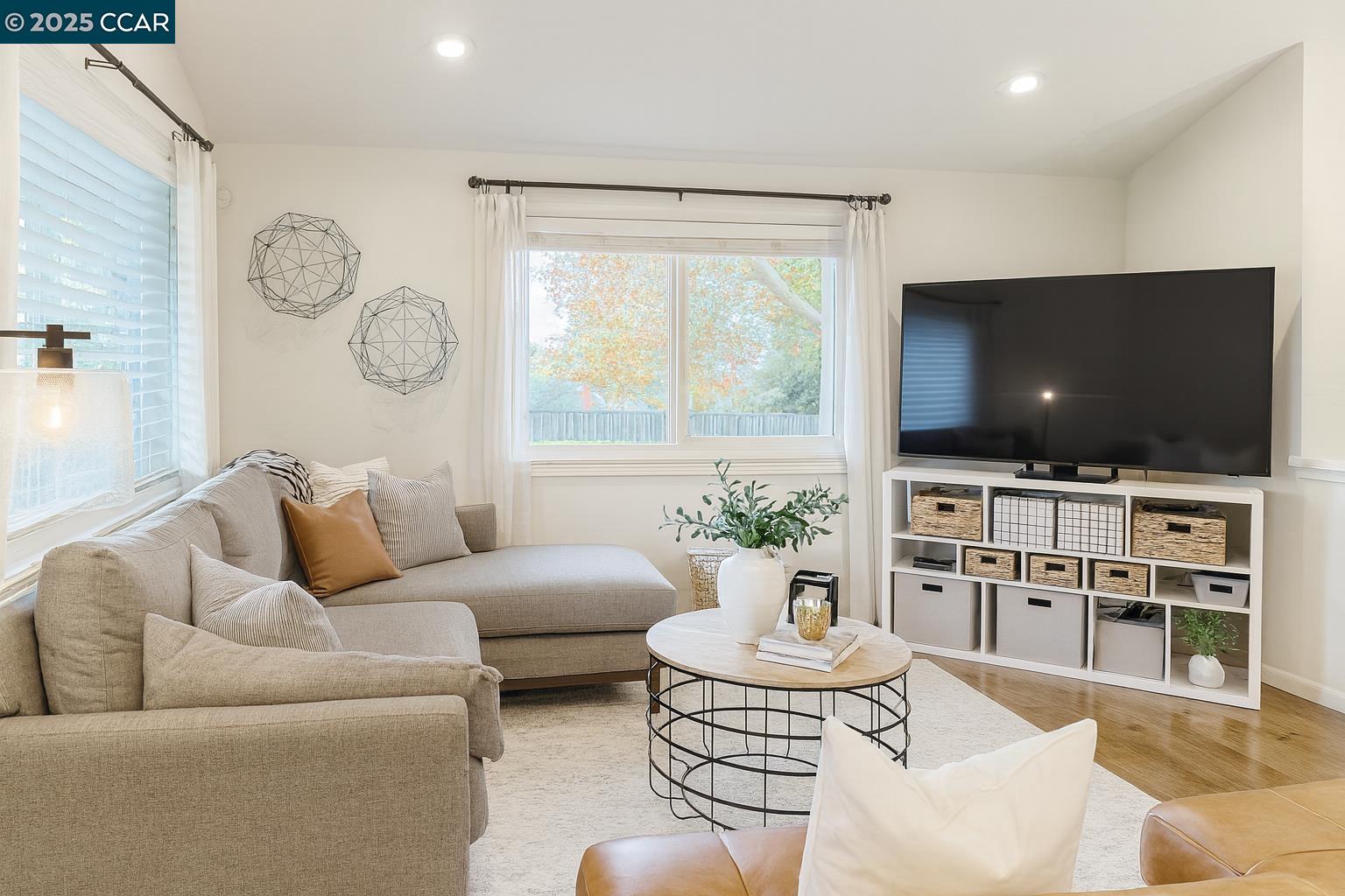 Photo #3: 41117351 Listing: Photo #3