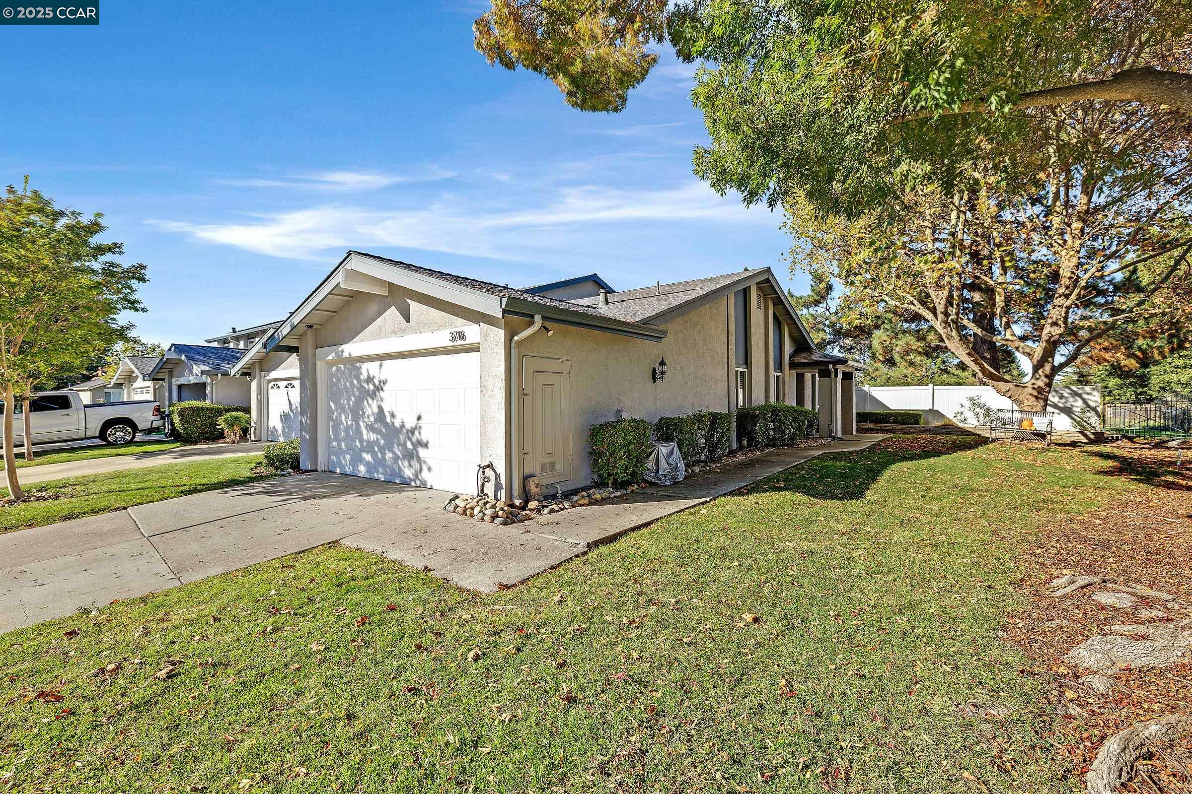 Detail Gallery Image 3 of 41 For 3716 Mesa Vista Dr, San Ramon,  CA 94583 - 3 Beds | 2 Baths