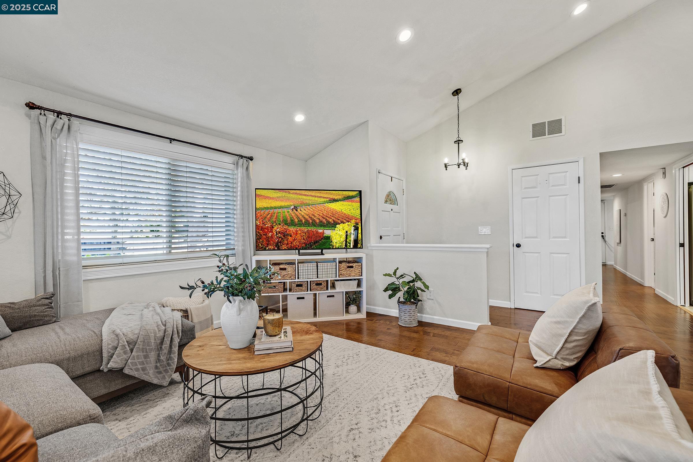 Detail Gallery Image 9 of 41 For 3716 Mesa Vista Dr, San Ramon,  CA 94583 - 3 Beds | 2 Baths