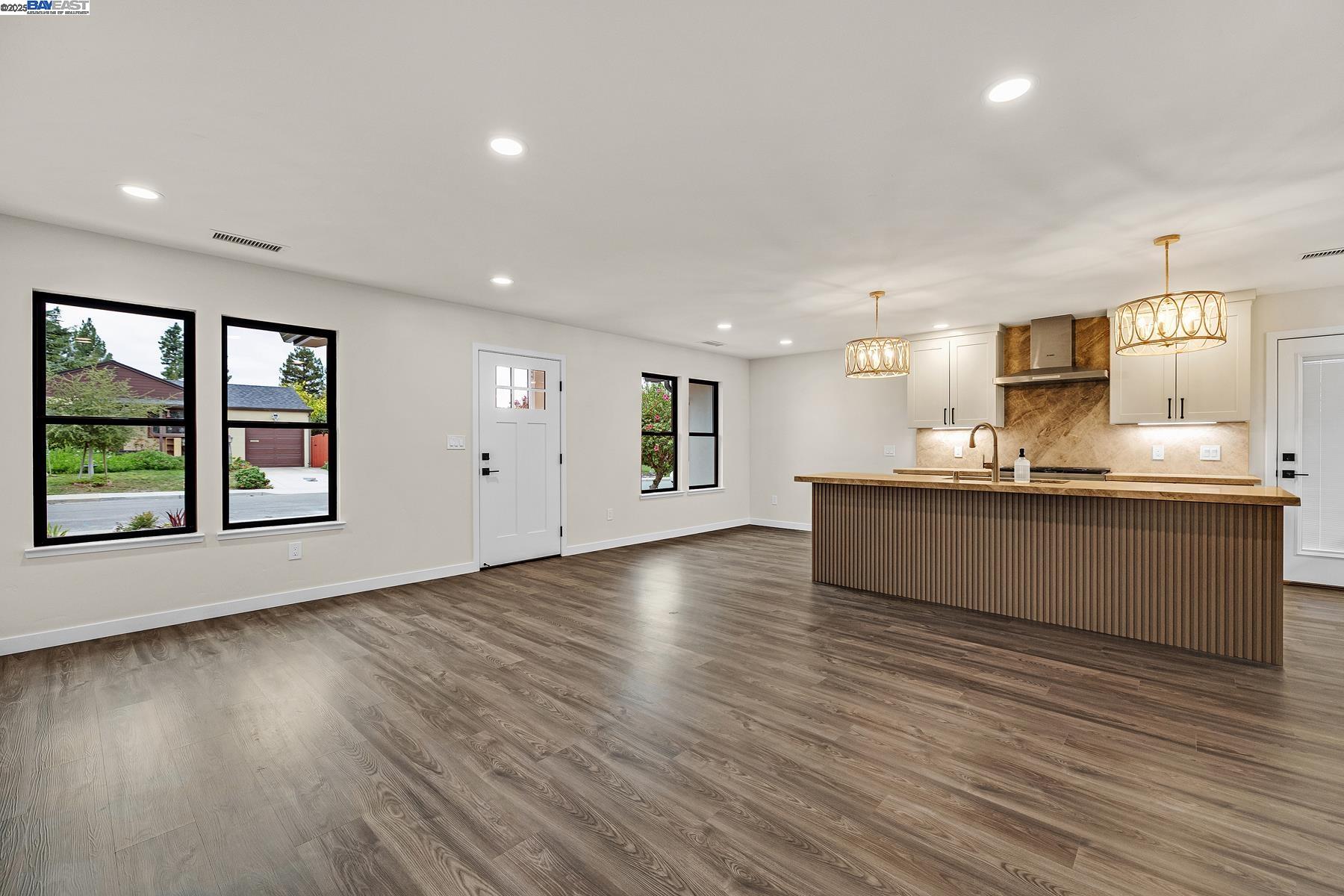 Detail Gallery Image 12 of 30 For 41422 Beatrice St, Fremont,  CA 94539 - 4 Beds | 3 Baths