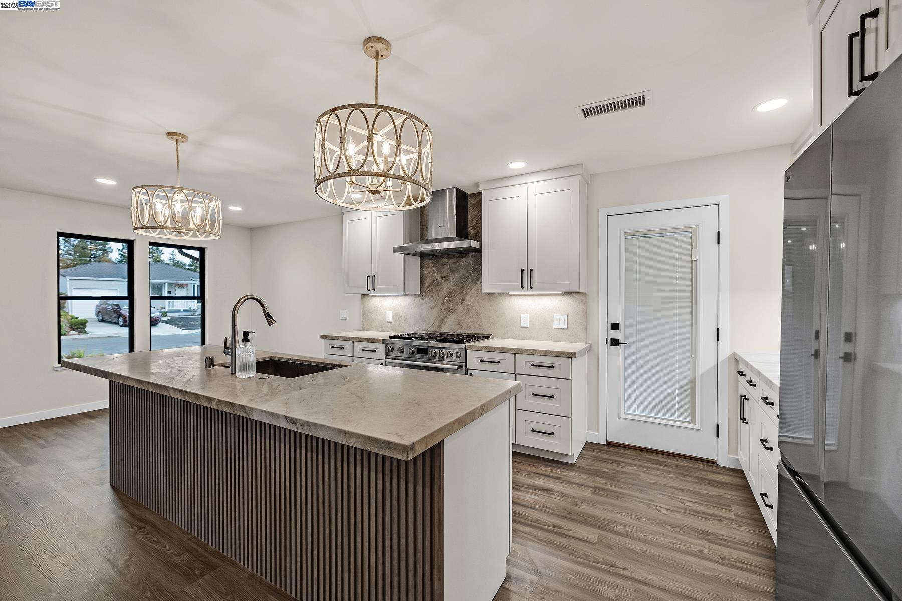 Detail Gallery Image 17 of 30 For 41422 Beatrice St, Fremont,  CA 94539 - 4 Beds | 3 Baths