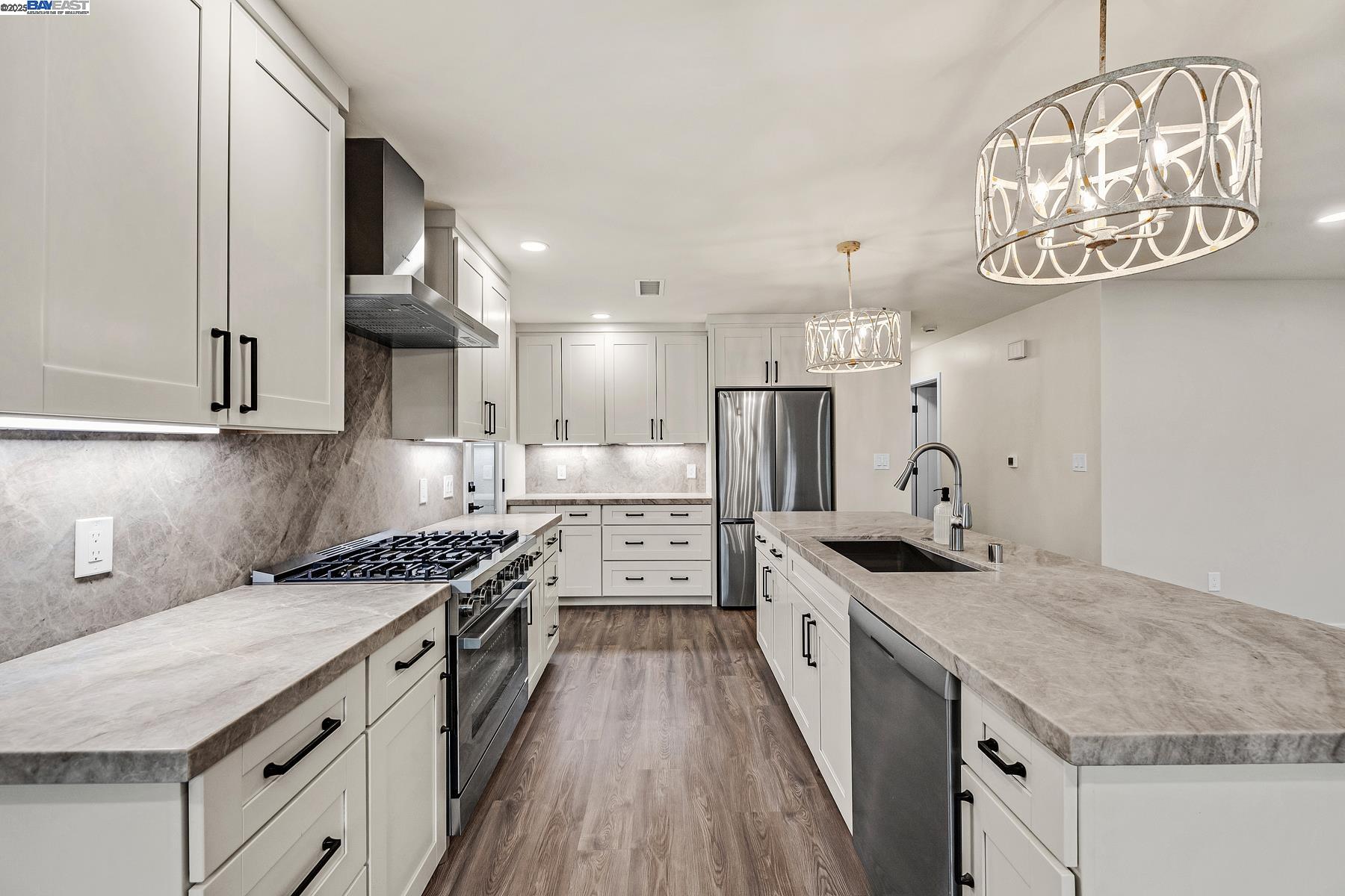 Detail Gallery Image 18 of 30 For 41422 Beatrice St, Fremont,  CA 94539 - 4 Beds | 3 Baths