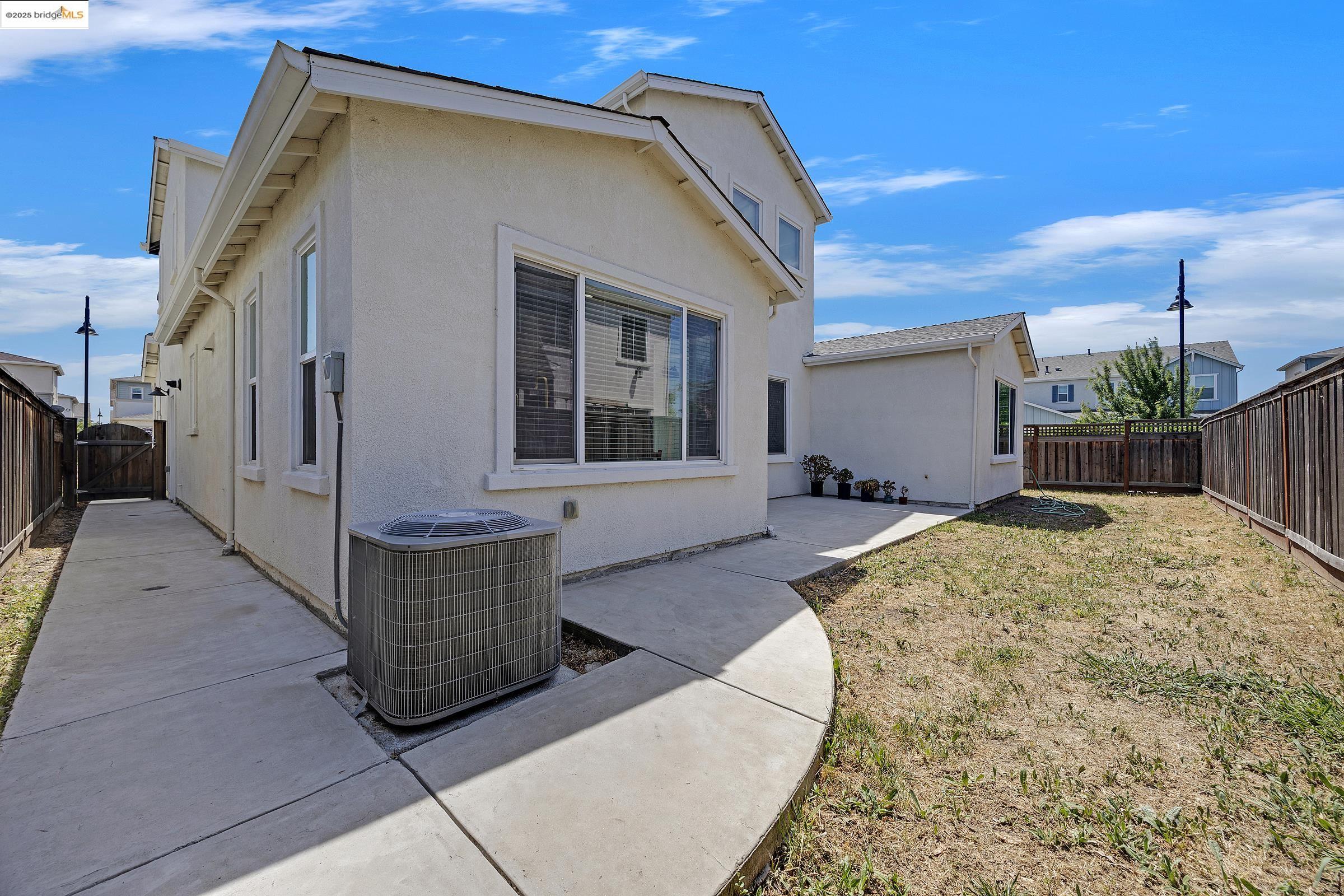 Detail Gallery Image 17 of 38 For 18499 Lewiston Dr, Lathrop,  CA 95330-8433 - 4 Beds | 3/1 Baths