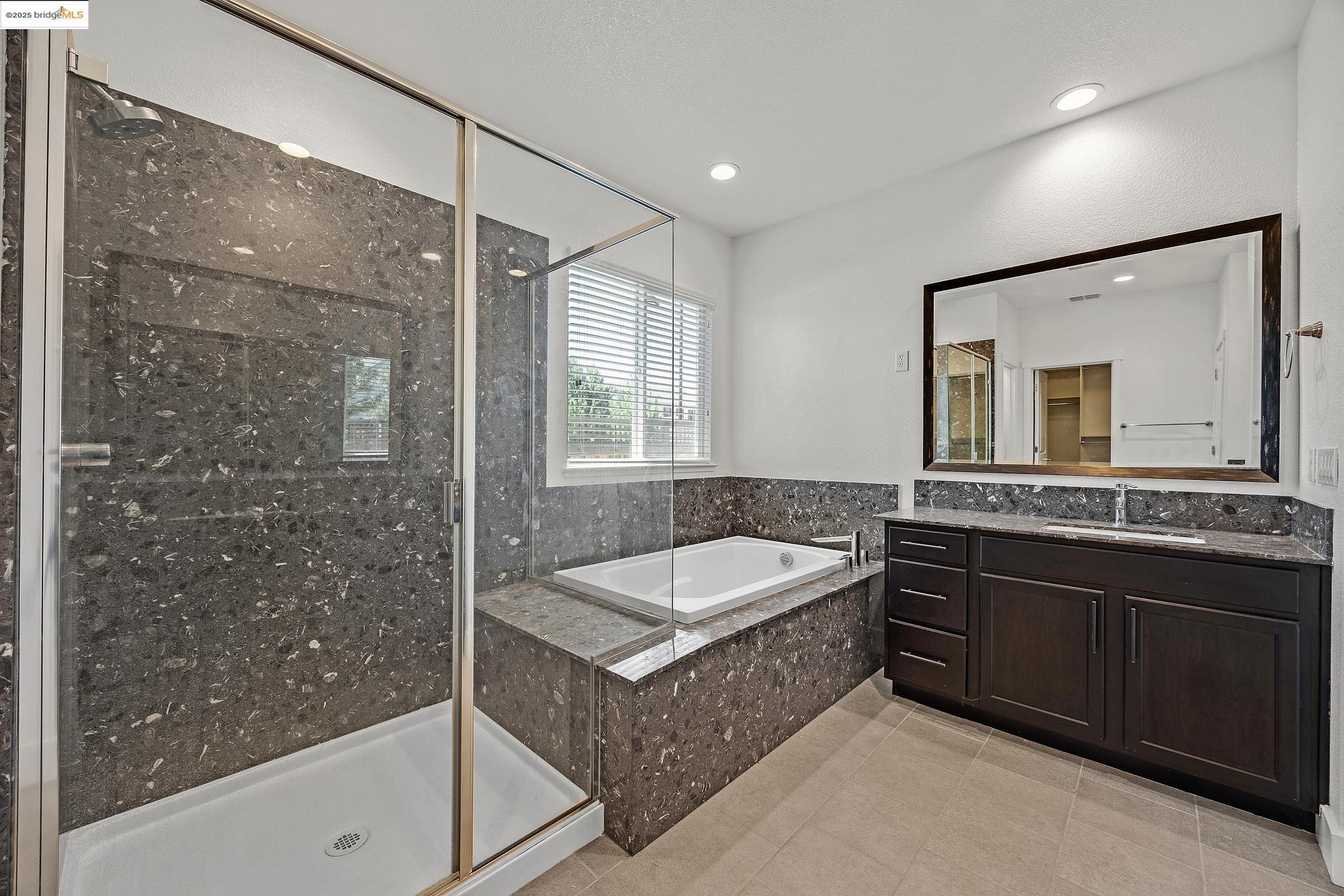 Detail Gallery Image 23 of 38 For 18499 Lewiston Dr, Lathrop,  CA 95330-8433 - 4 Beds | 3/1 Baths