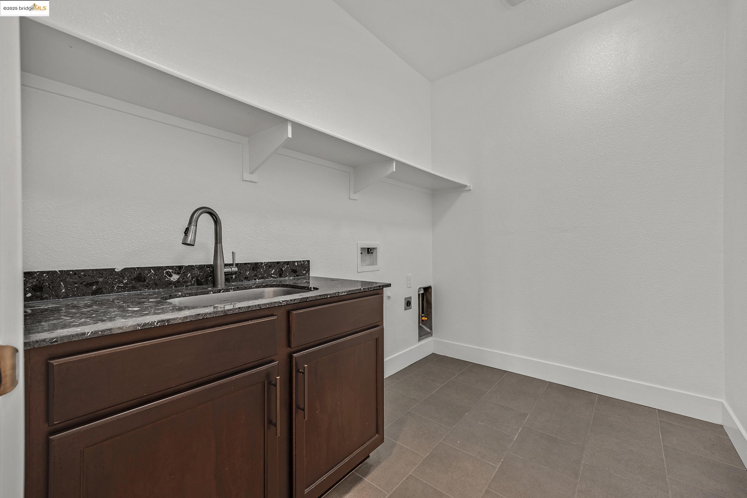 Detail Gallery Image 26 of 38 For 18499 Lewiston Dr, Lathrop,  CA 95330-8433 - 4 Beds | 3/1 Baths