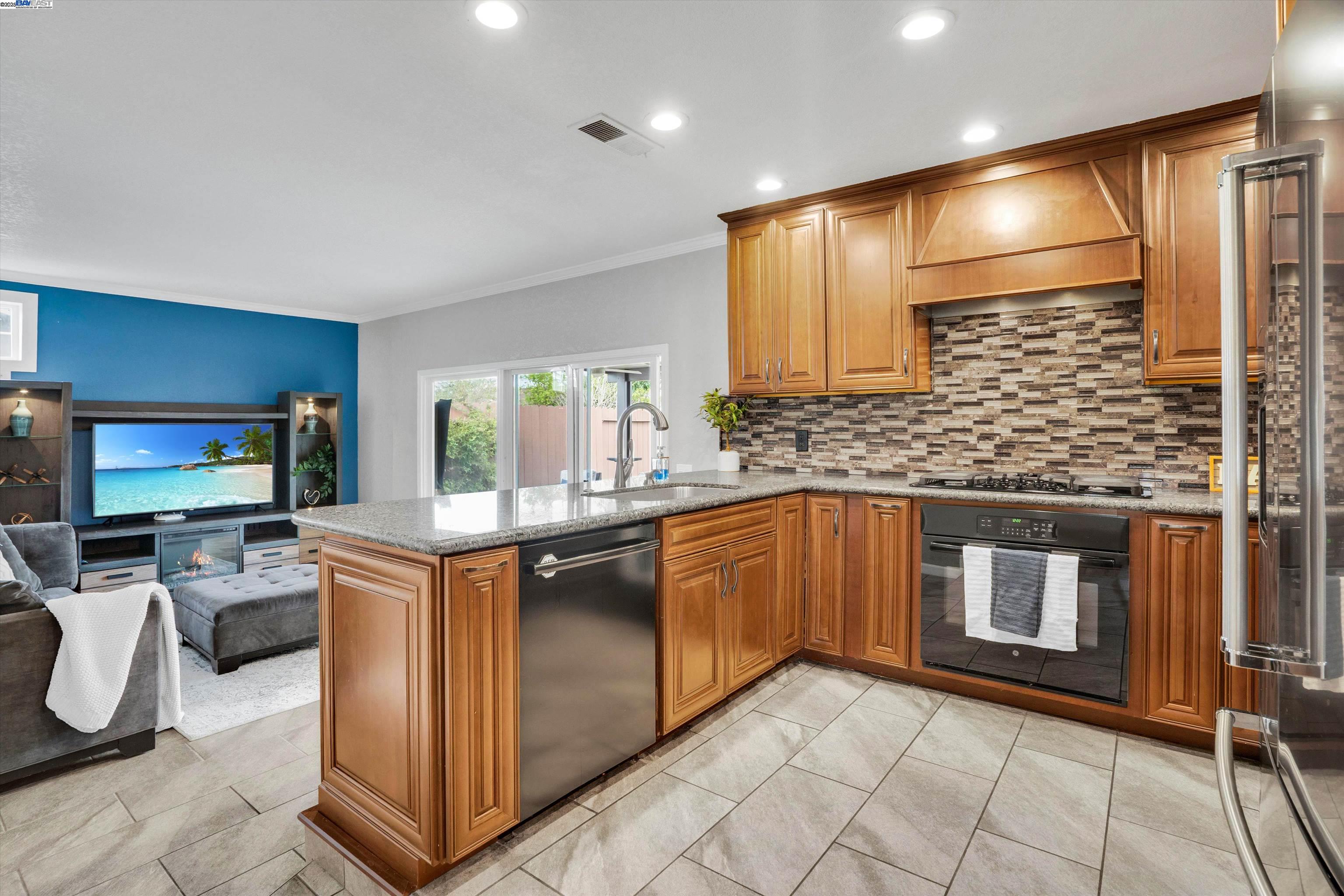 Detail Gallery Image 7 of 39 For 7347 Ione Ct, Dublin,  CA 94568 - 4 Beds | 2 Baths