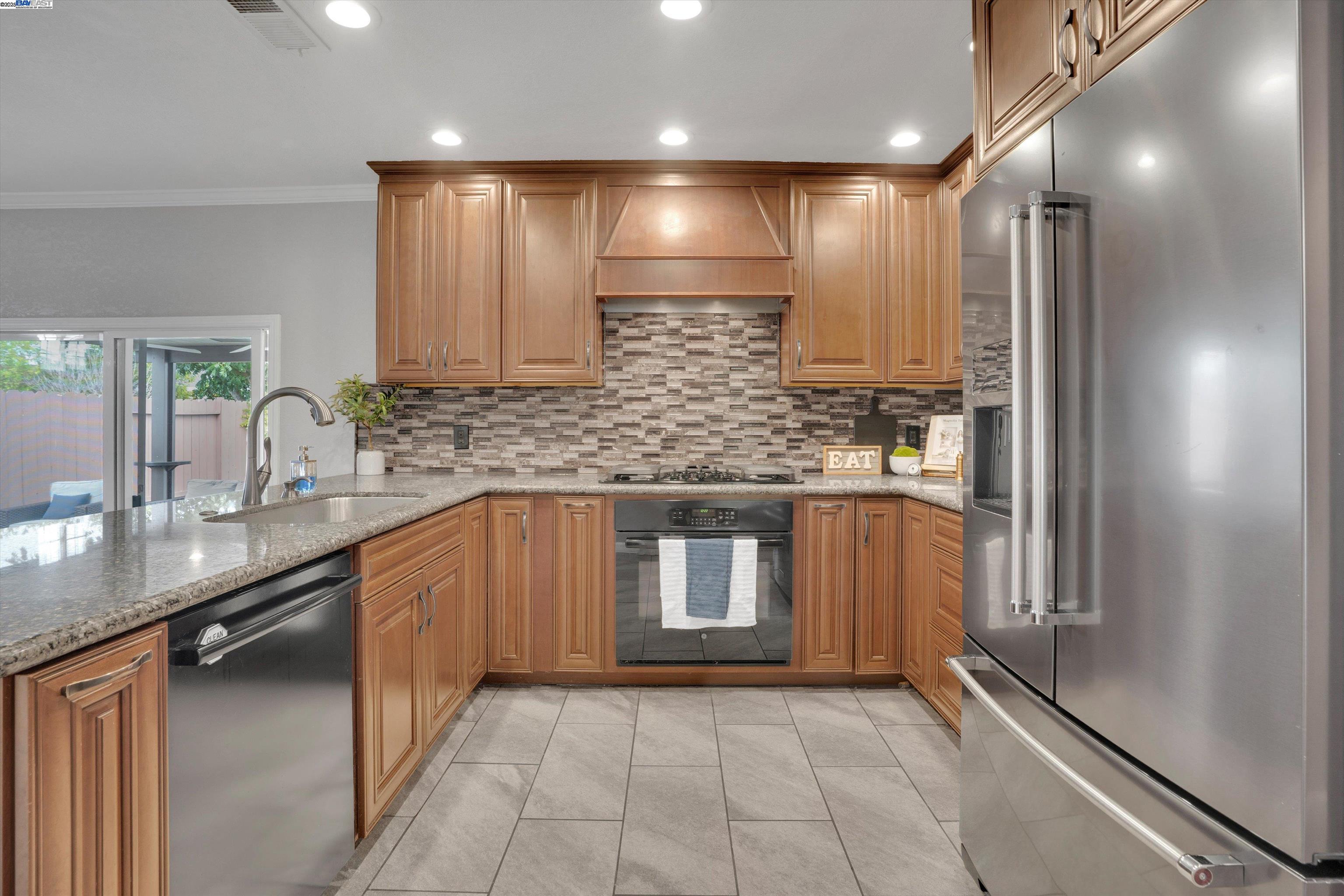 Detail Gallery Image 8 of 39 For 7347 Ione Ct, Dublin,  CA 94568 - 4 Beds | 2 Baths