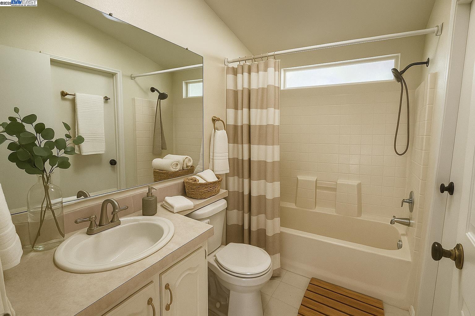 Detail Gallery Image 8 of 9 For 600 E Weddell Dr #9,  Sunnyvale,  CA 94086 - 3 Beds | 2 Baths