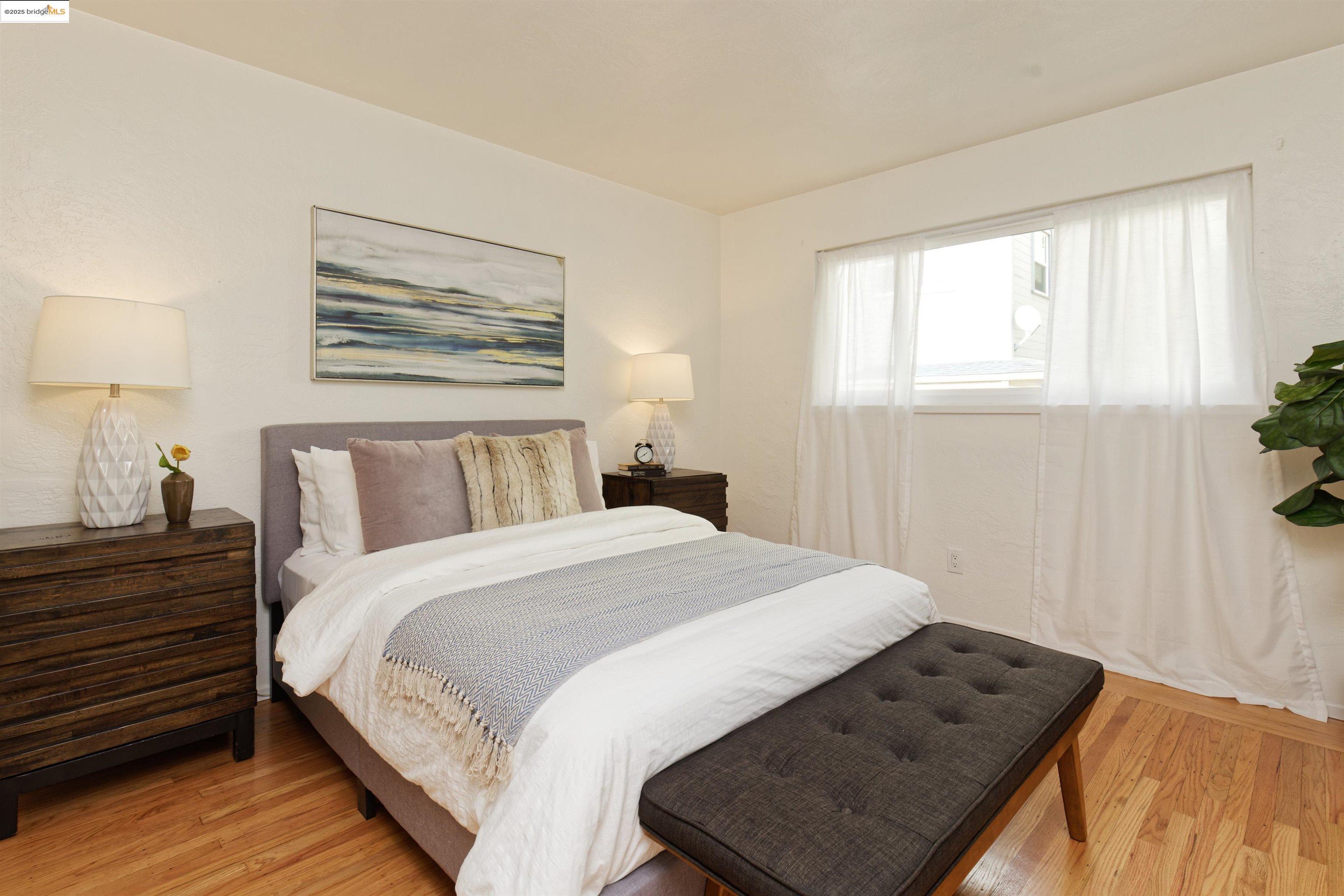 Detail Gallery Image 13 of 27 For 716 39th St, Oakland,  CA 94609 - 3 Beds | 2 Baths