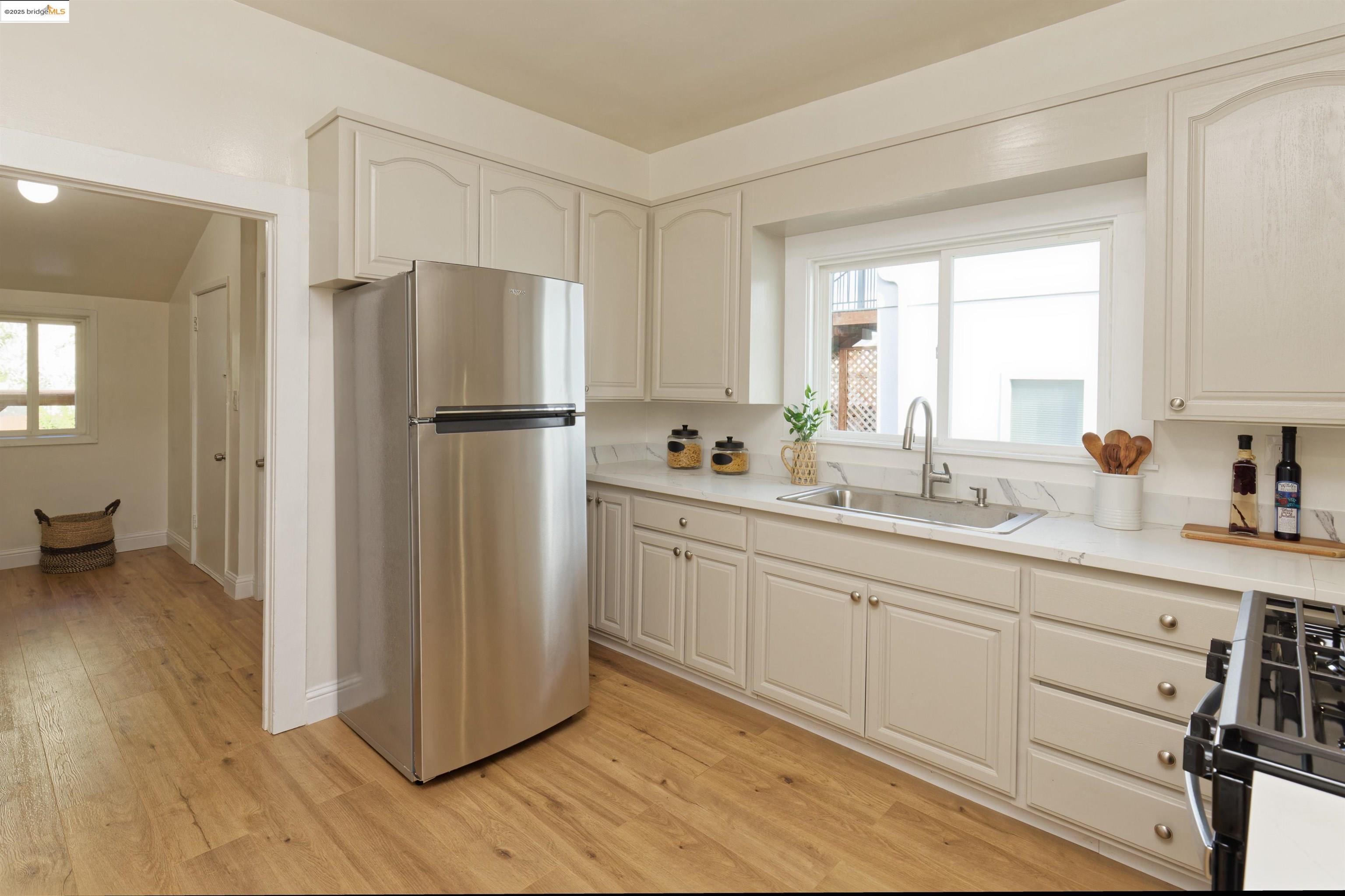 Detail Gallery Image 17 of 27 For 716 39th St, Oakland,  CA 94609 - 3 Beds | 2 Baths