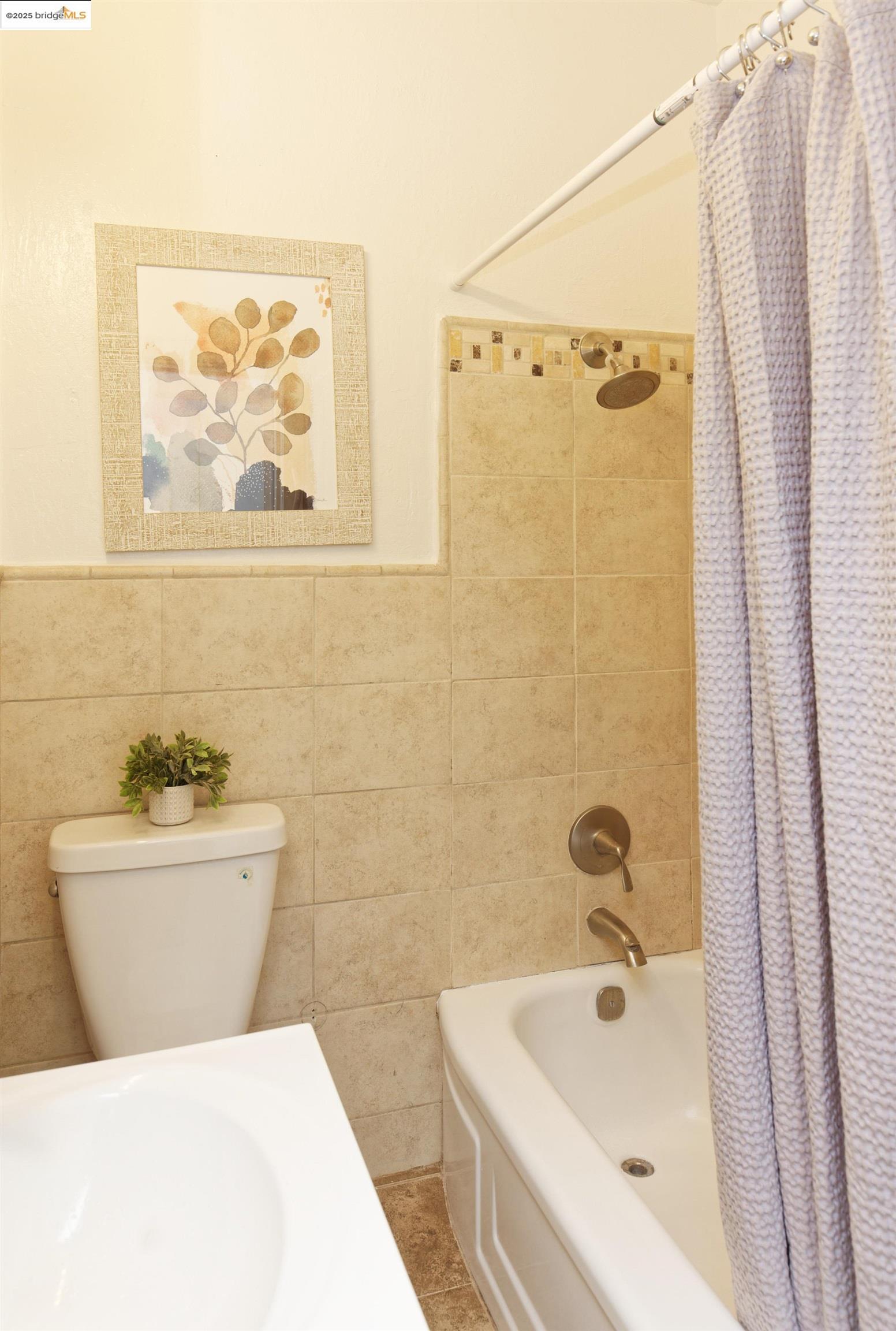 Detail Gallery Image 23 of 27 For 716 39th St, Oakland,  CA 94609 - 3 Beds | 2 Baths