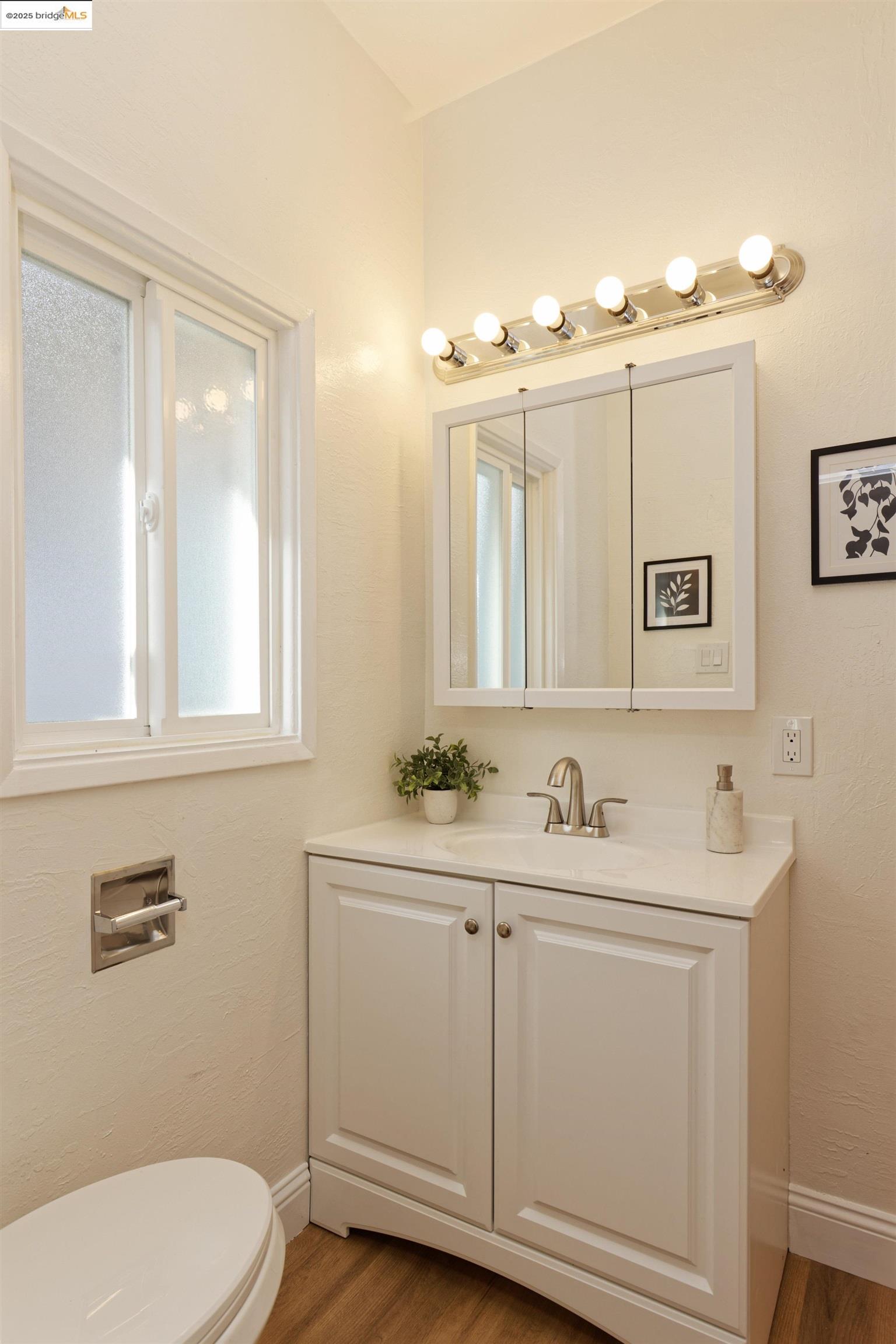 Detail Gallery Image 24 of 27 For 716 39th St, Oakland,  CA 94609 - 3 Beds | 2 Baths