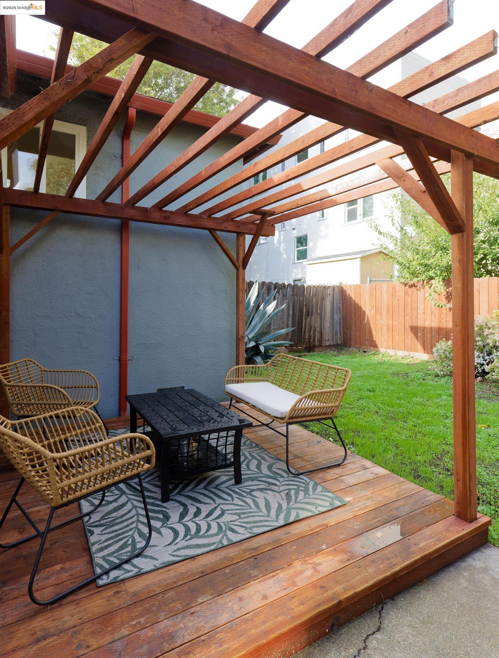 Detail Gallery Image 10 of 27 For 716 39th St, Oakland,  CA 94609 - 3 Beds | 2 Baths