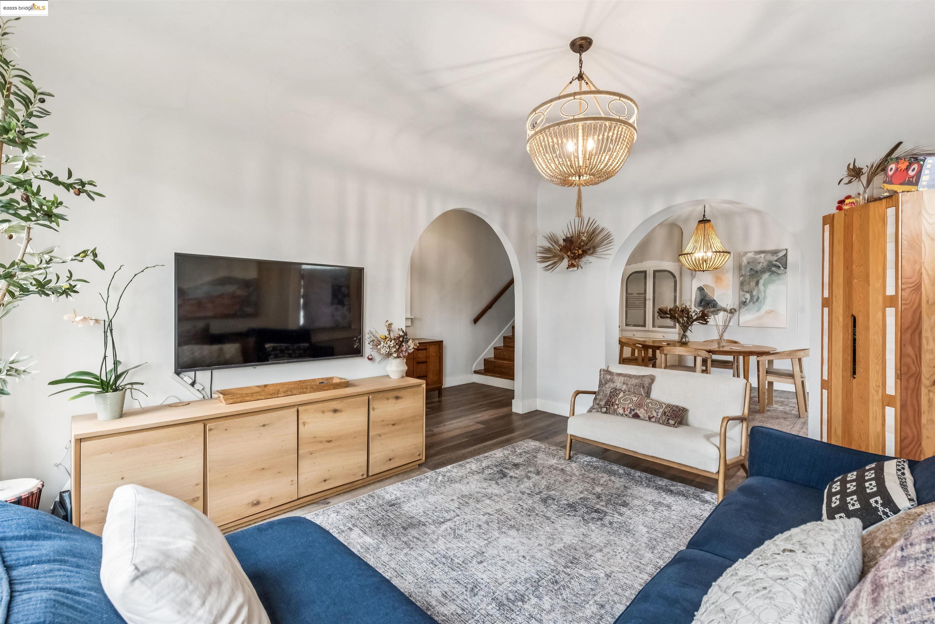 Detail Gallery Image 4 of 12 For 1254 Broadway, Alameda,  CA 94501 - 4 Beds | 2 Baths