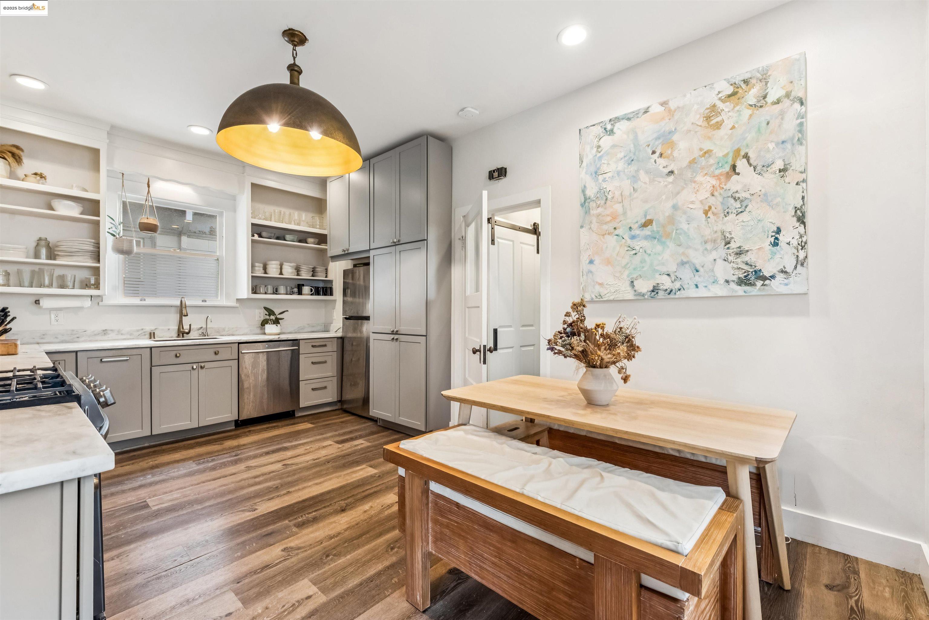 Detail Gallery Image 6 of 12 For 1254 Broadway, Alameda,  CA 94501 - 4 Beds | 2 Baths