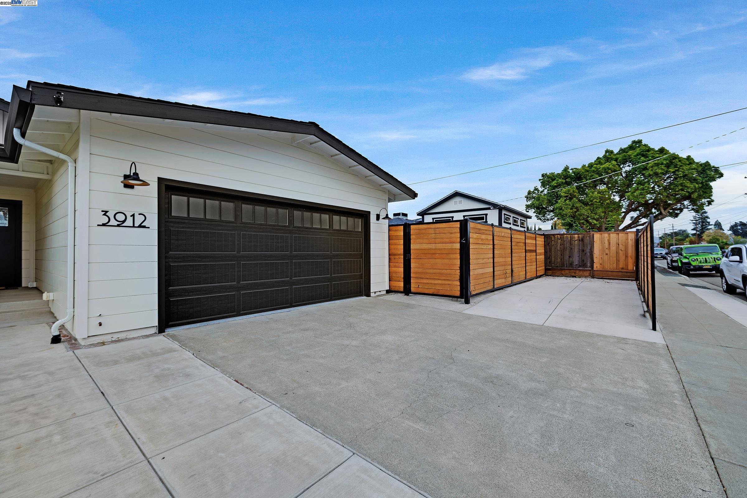 Detail Gallery Image 2 of 43 For 3912 Yale Way, Livermore,  CA 94550 - 4 Beds | 2/1 Baths
