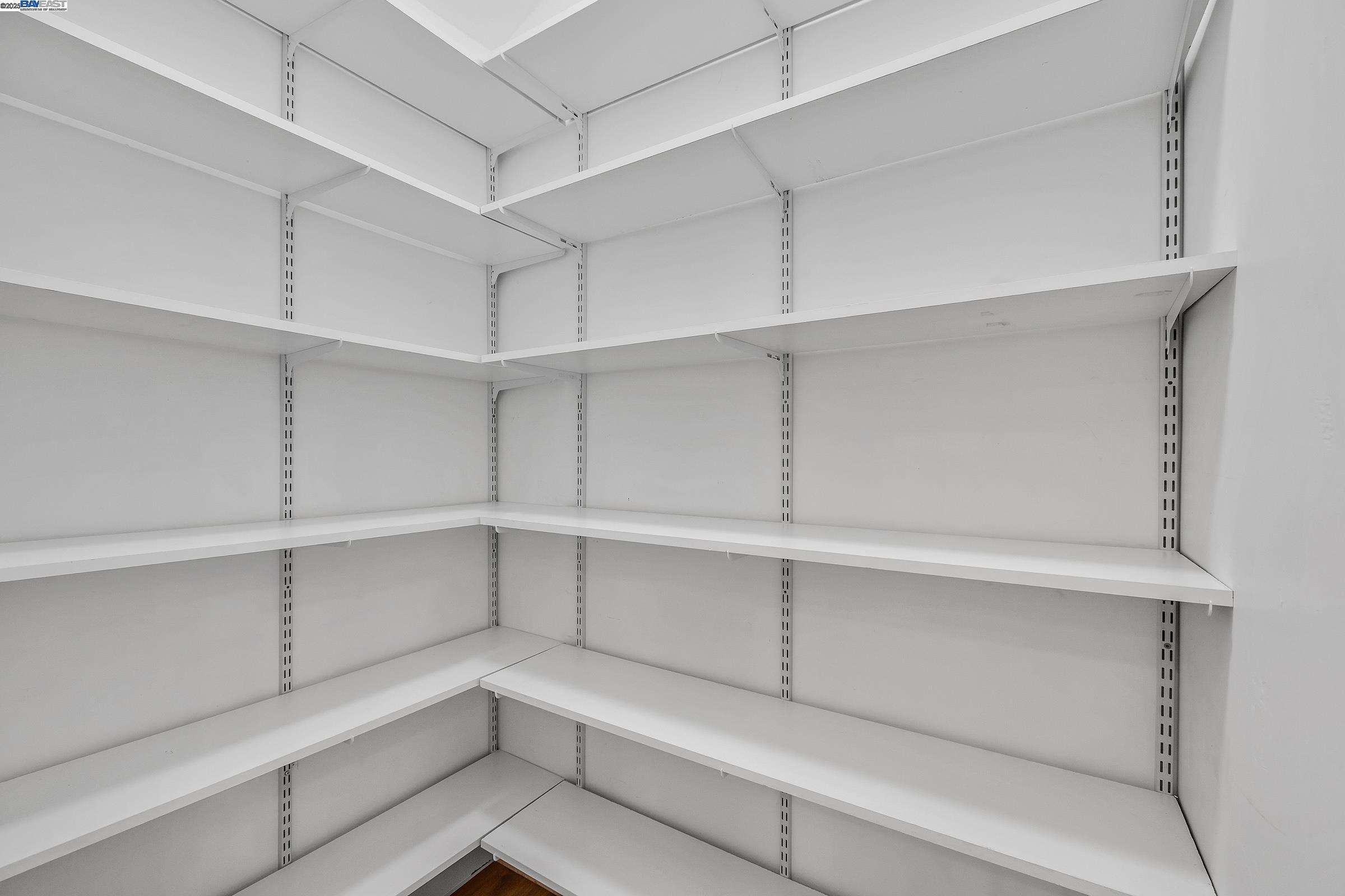 Detail Gallery Image 12 of 43 For 3912 Yale Way, Livermore,  CA 94550 - 4 Beds | 2/1 Baths