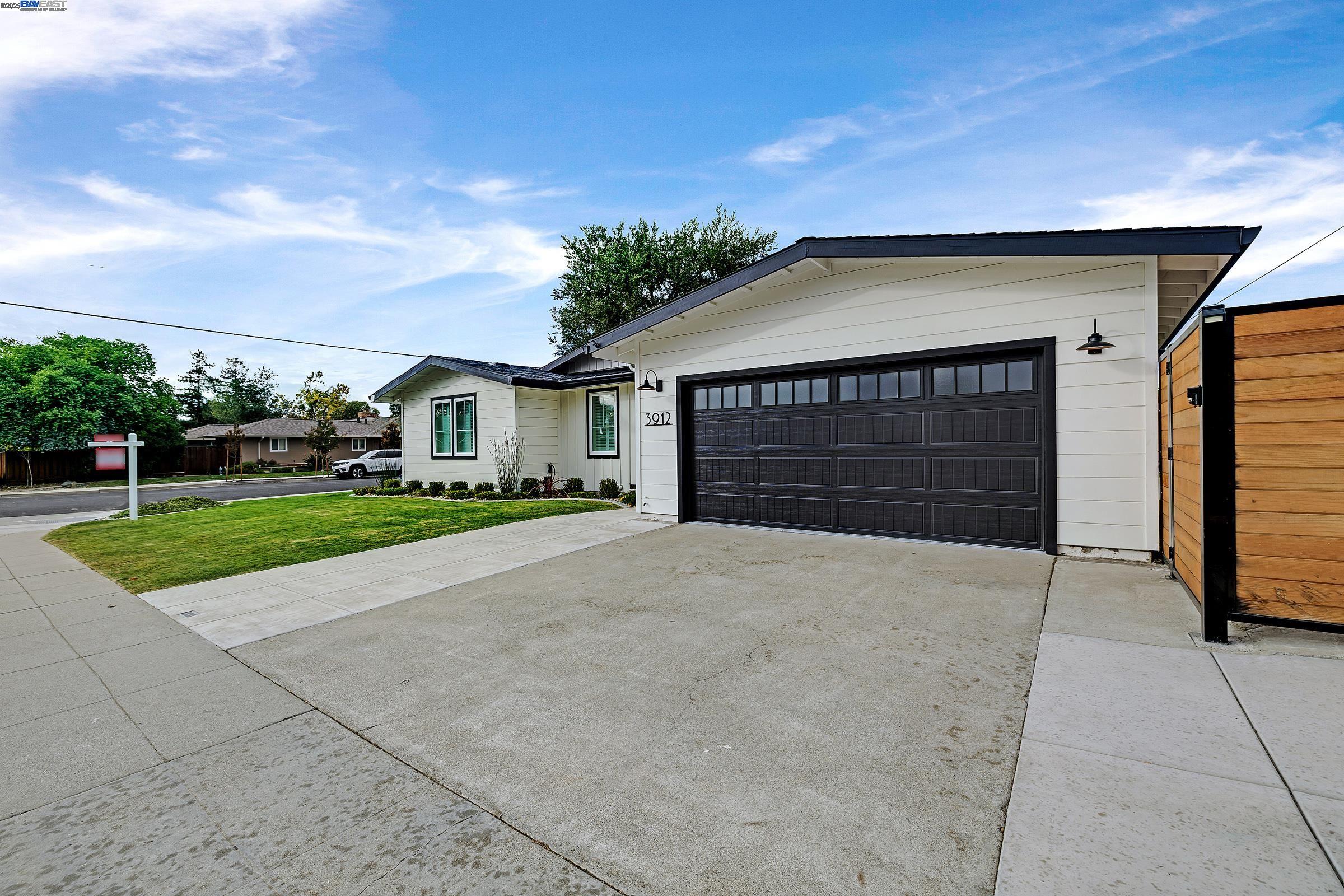 Detail Gallery Image 3 of 43 For 3912 Yale Way, Livermore,  CA 94550 - 4 Beds | 2/1 Baths
