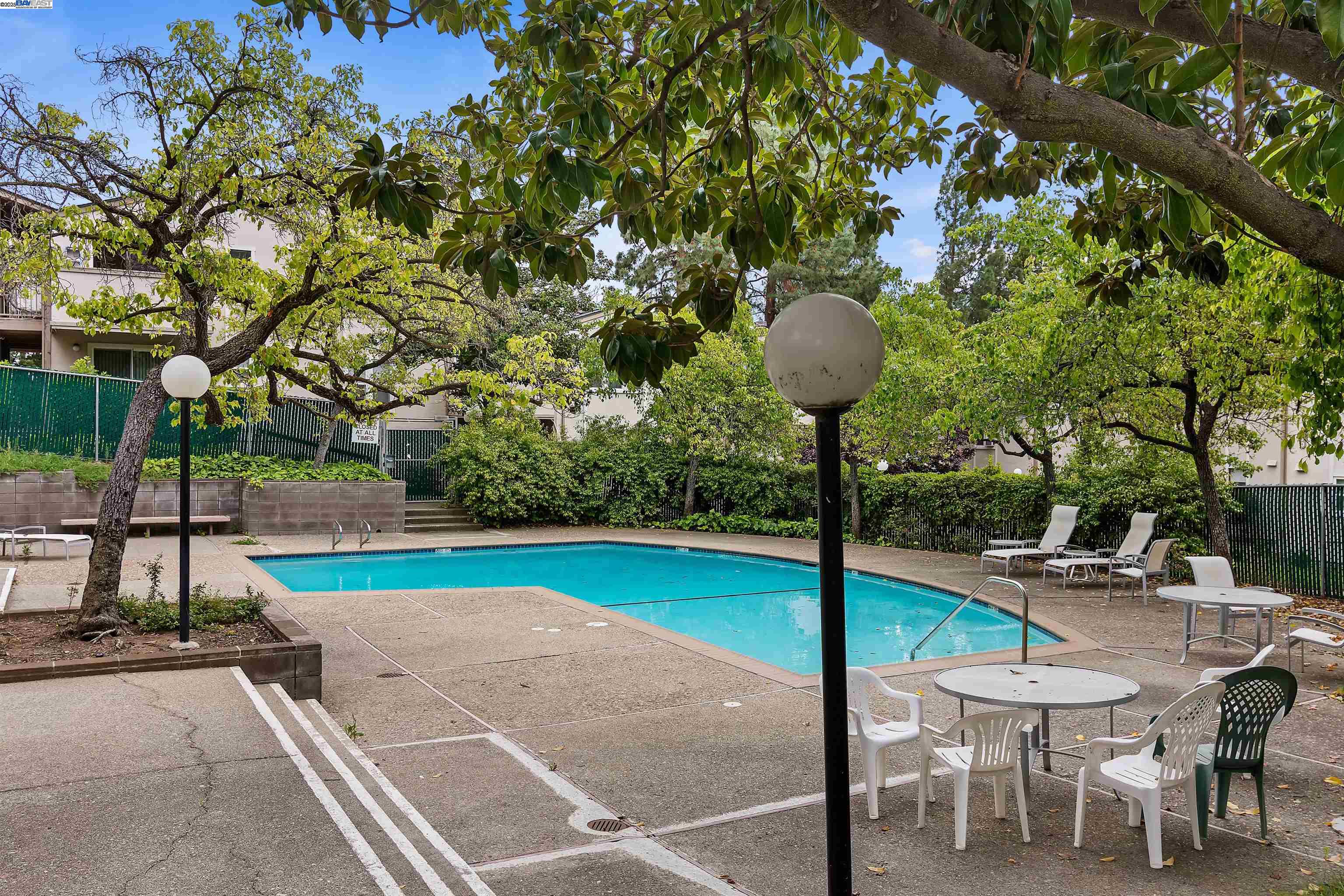 Detail Gallery Image 17 of 19 For 385 Camelback Rd, Pleasant Hill,  CA 94523 - 1 Beds | 1 Baths