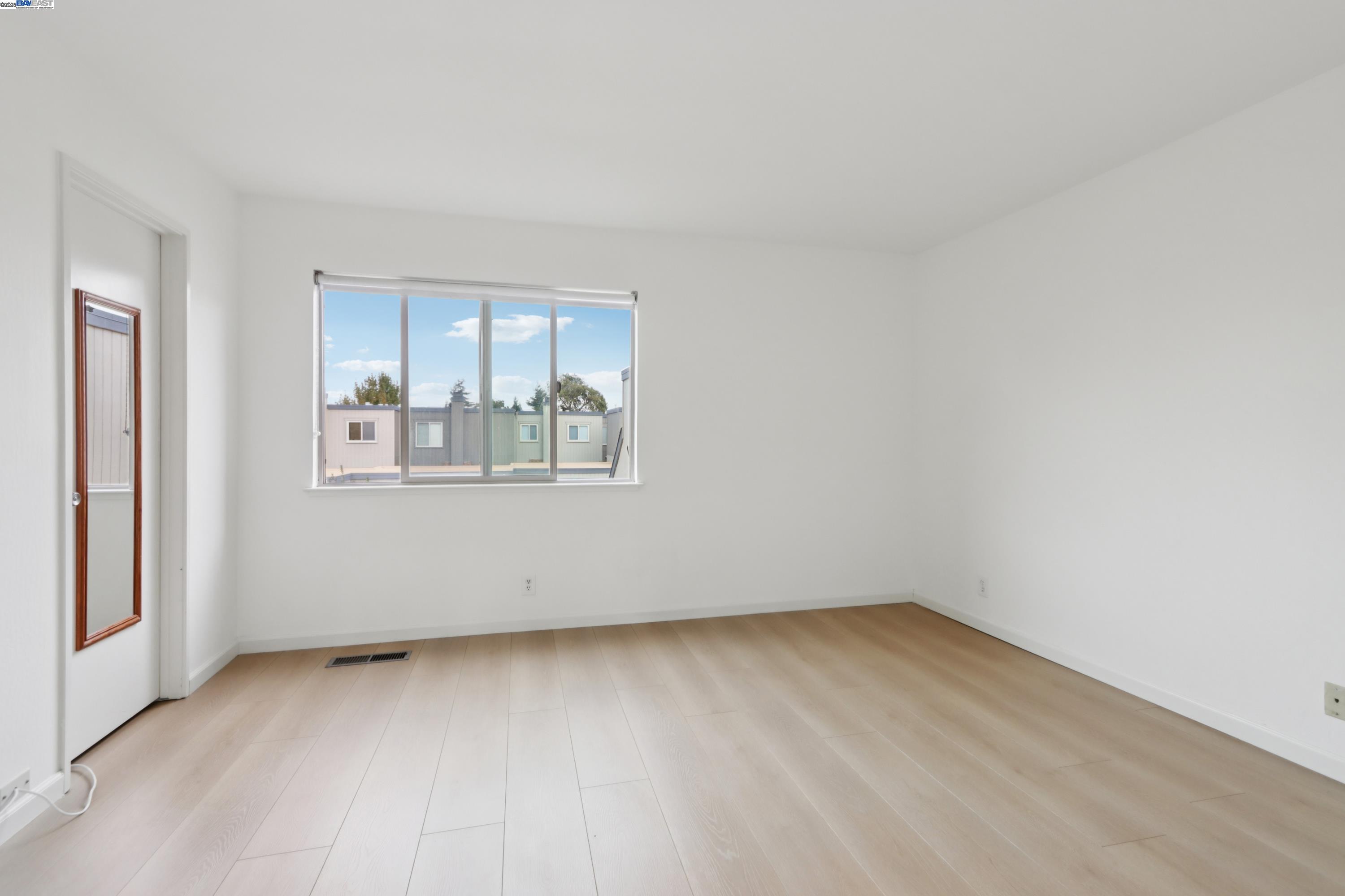 Detail Gallery Image 11 of 20 For 3523 Oleander Ave, Alameda,  CA 94502 - 2 Beds | 1/1 Baths