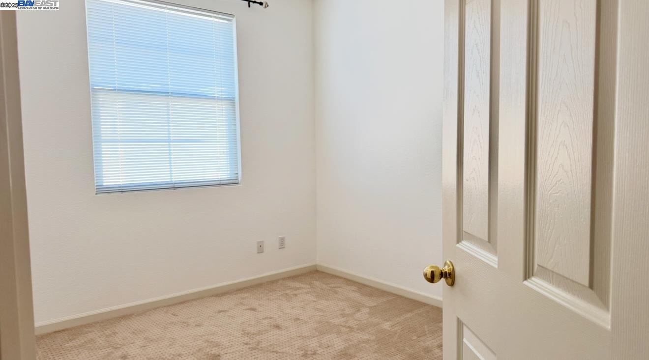 Detail Gallery Image 14 of 38 For 710 City Walk Pl #4,  Hayward,  CA 94541 - 3 Beds | 2/1 Baths