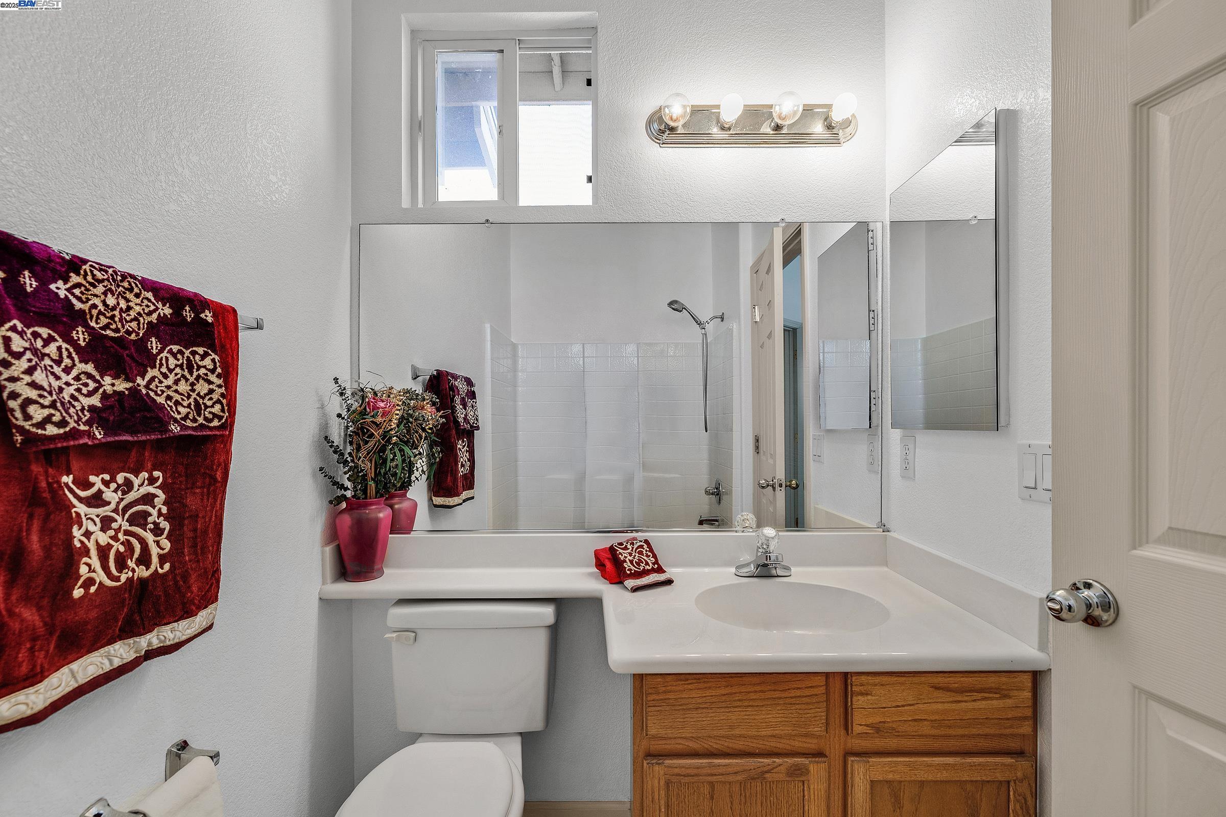 Detail Gallery Image 19 of 45 For 710 City Walk Pl #4,  Hayward,  CA 94541 - 3 Beds | 2/1 Baths